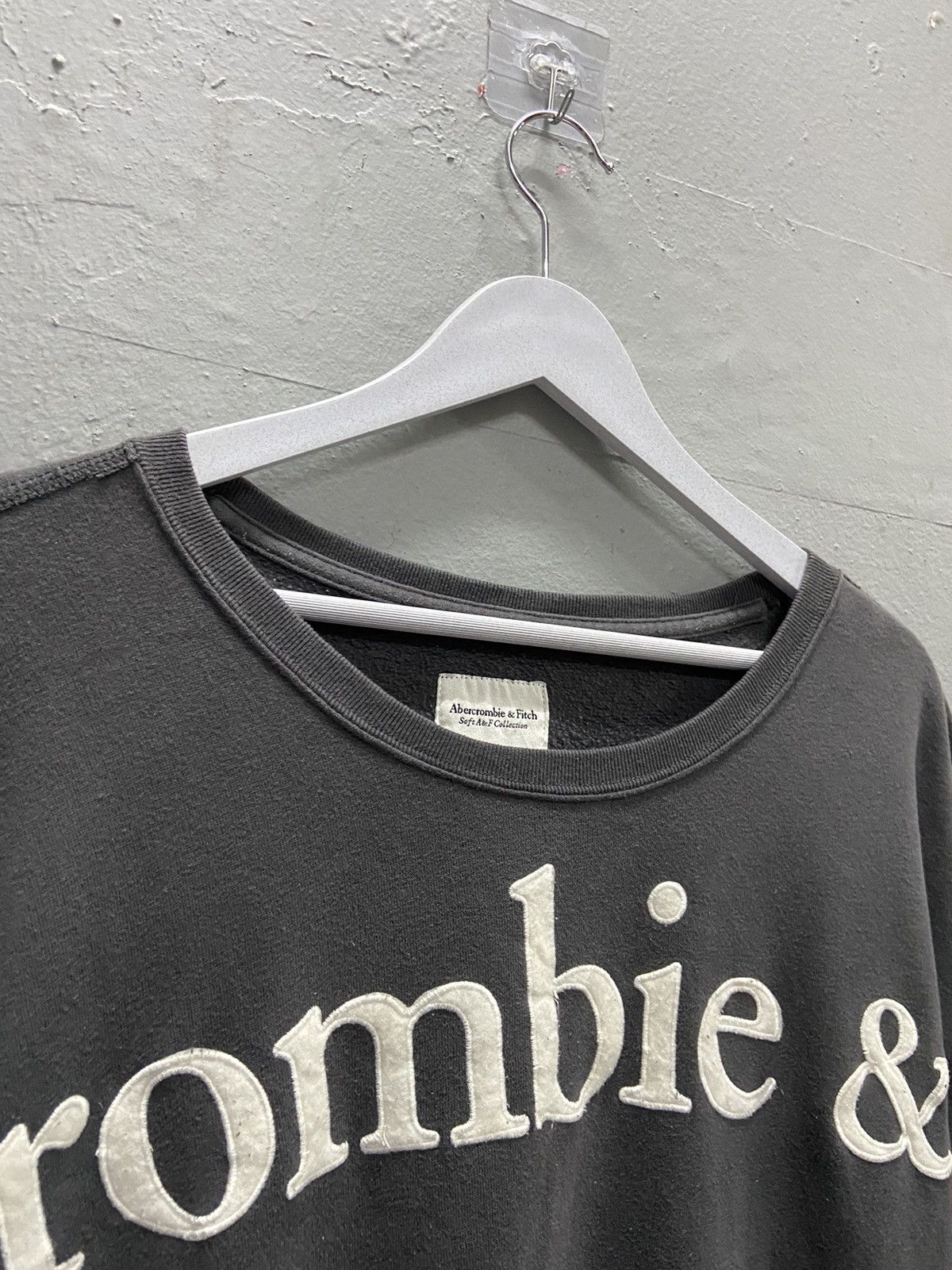 Abercrombie & Fitch ABERCROMBIE & FITCH SPELLOUT SWEATSHIRT Size US L / EU 52-54 / 3 - 6 Thumbnail