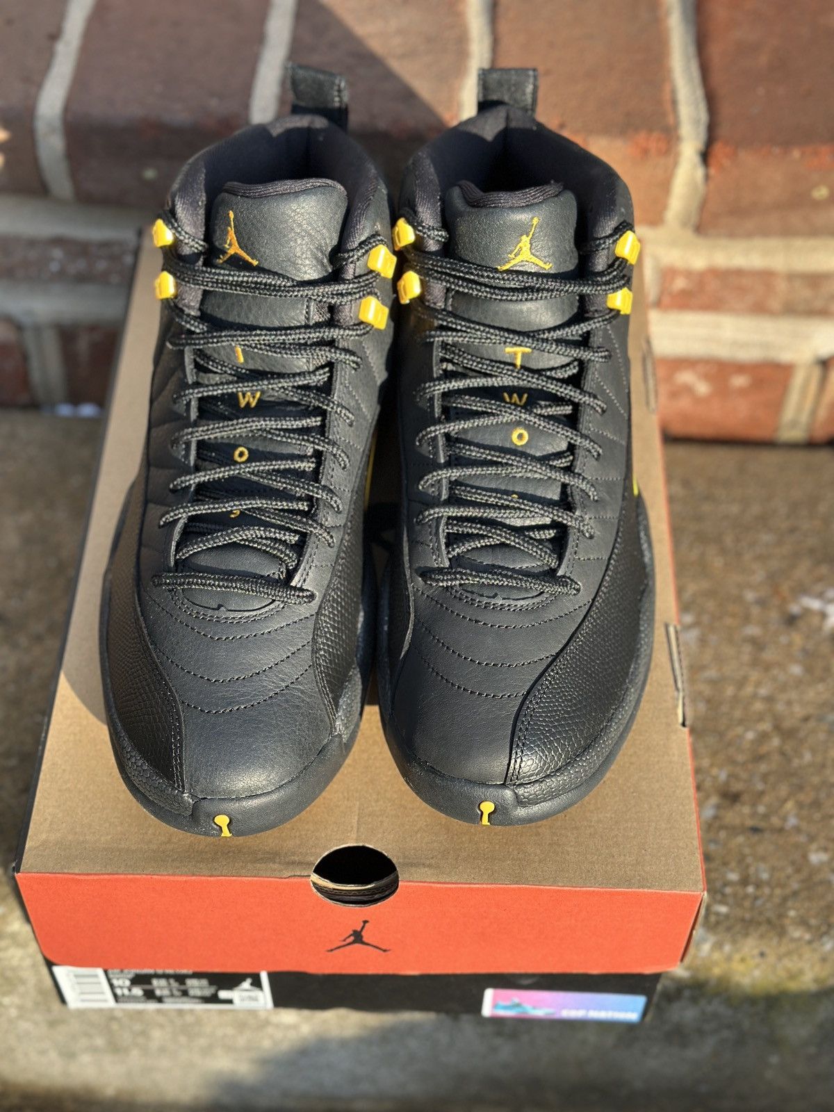 Jordan Brand Nike Air Jordan 12 Retro Black Taxi (10M) Size US 10 / EU 43 - 3 Thumbnail
