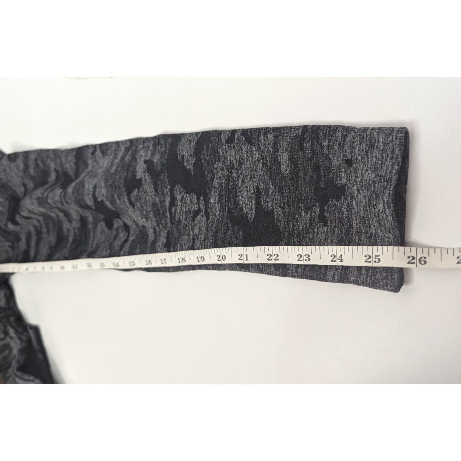Gymshark Gymshark Leggings Womens Color Gray Black L Seamless Scrunch Butt Camouflage Adapt Camo Size 36" / US 14 / IT 50 - 5 Thumbnail