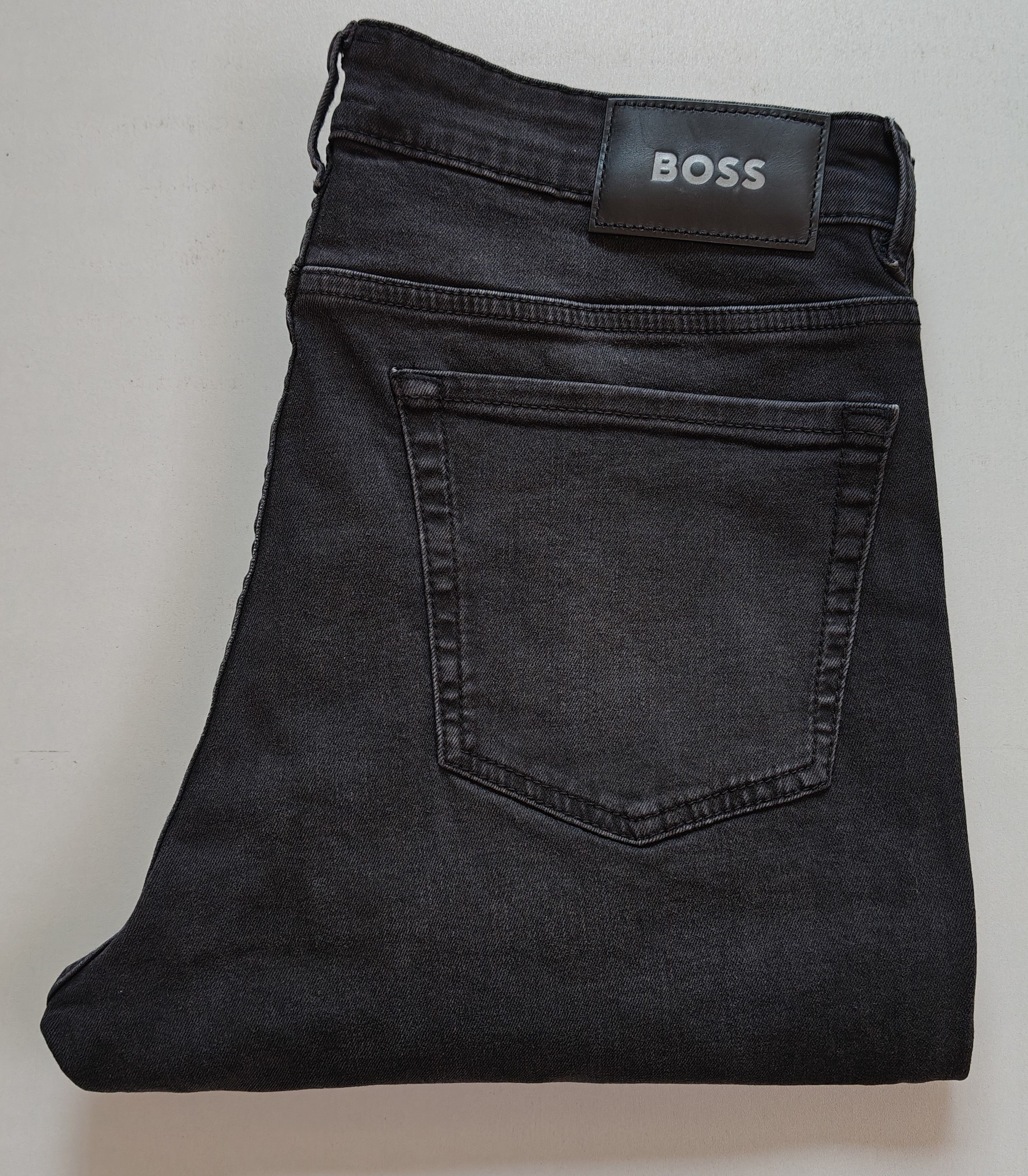 Hugo Boss BOSS ANDERSON Relaxed Fit men's Jeans Free Shipping T/6081 Size US 31 - 1 Thumbnail