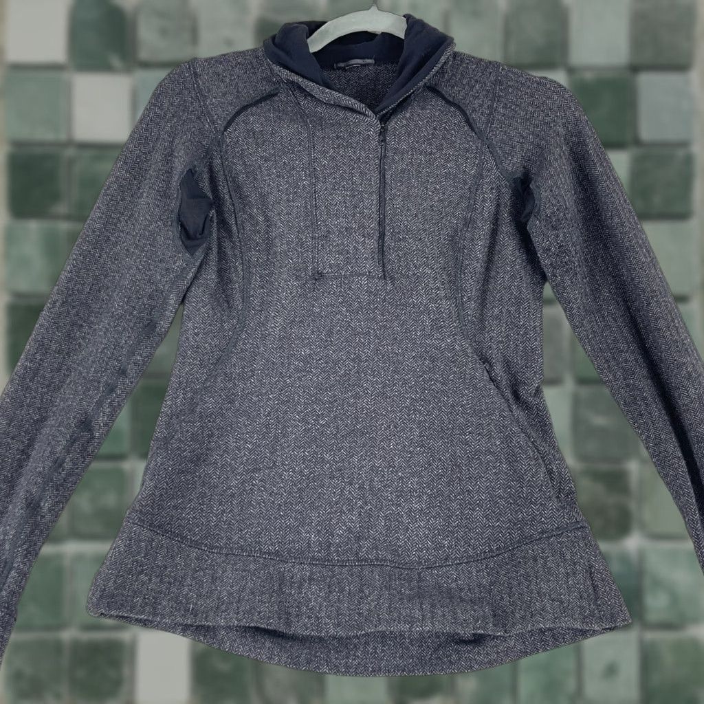 Lululemon Lululemon Think Fast Shirt Womens Size 4 Gray Herringbone Long Sleeve Pullover Size S / US 4 / IT 40 - 1 Thumbnail