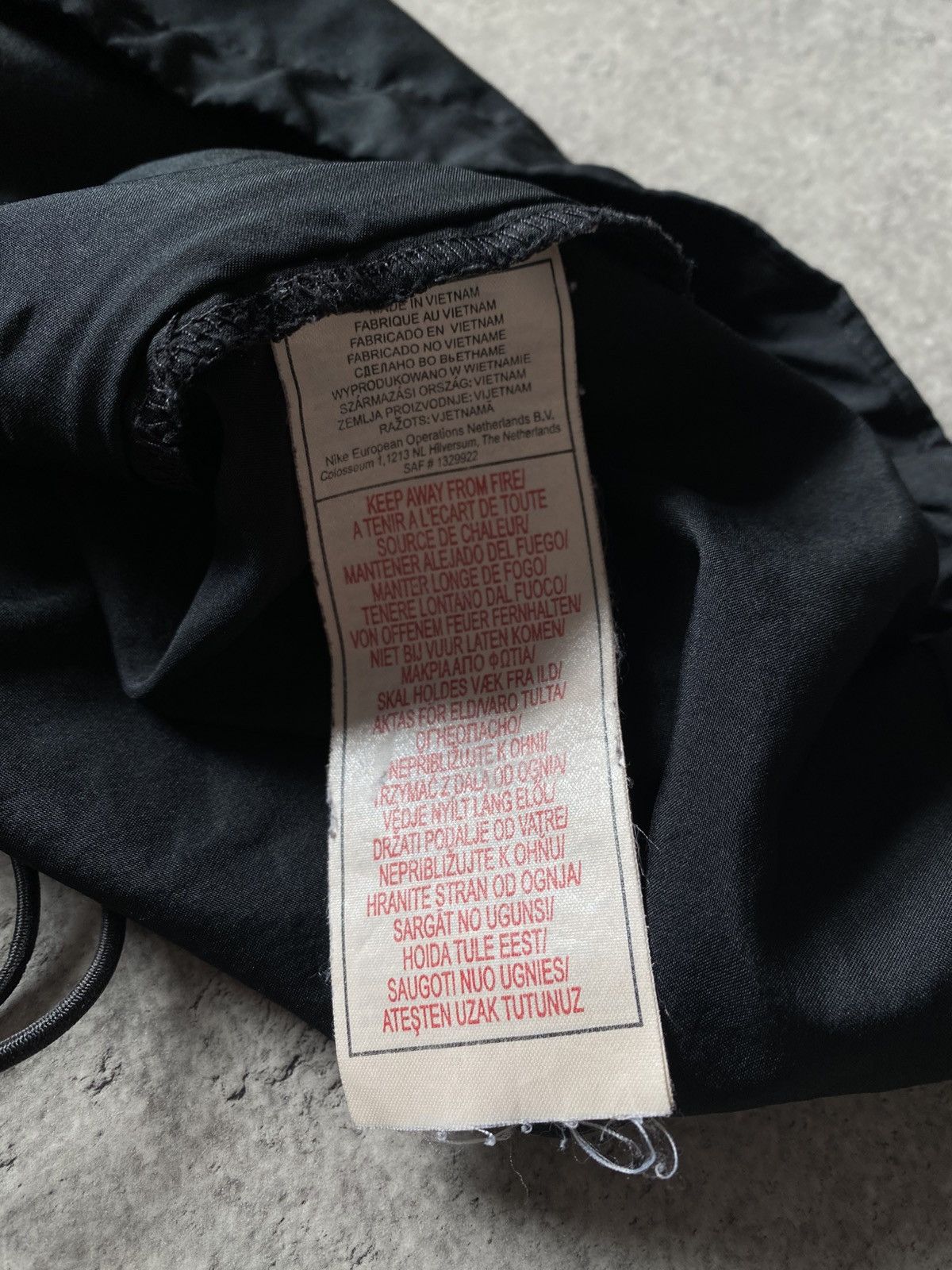 Nike Vintage Y2K Nike Black Windbreaker Jacket Full Zip Swoosh Size US XL / EU 56 / 4 - 6 Thumbnail