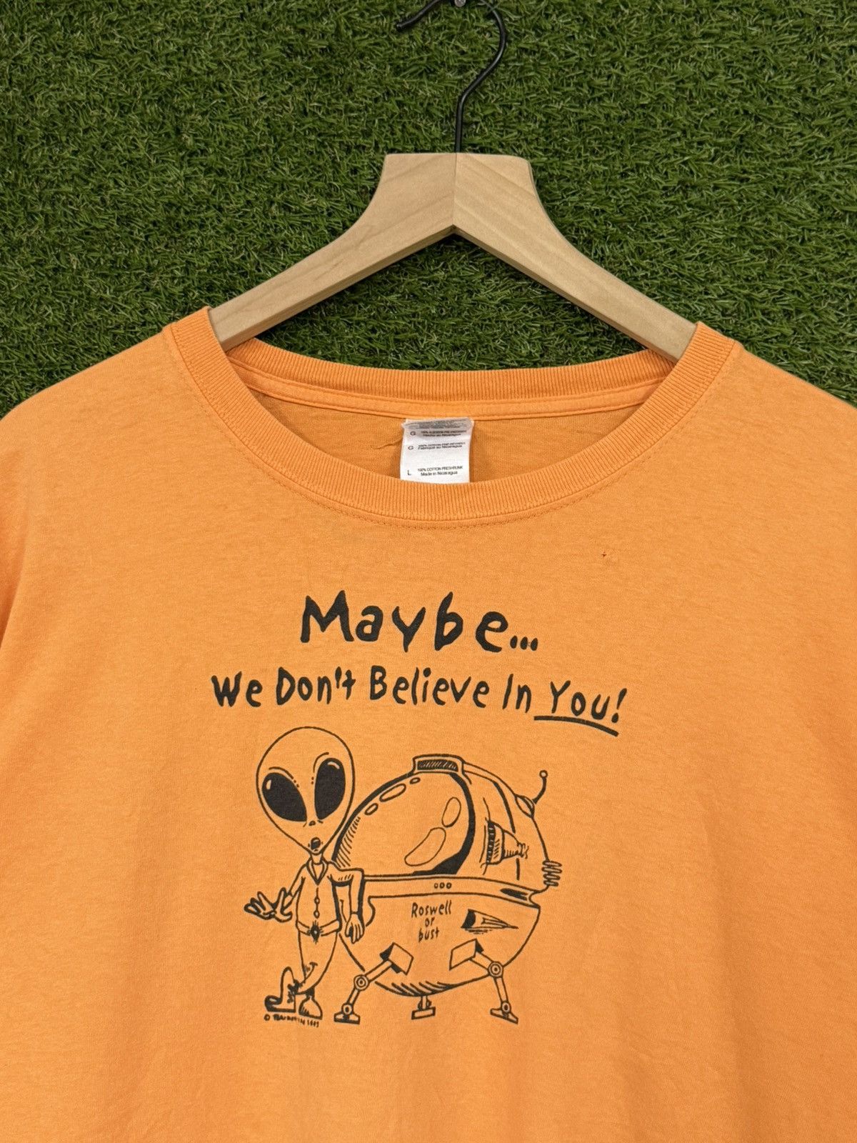 Vintage Vintage Roswell UFO Alien Conspiracy Orange Cream Tee Shirt Size US L / EU 52-54 / 3 - 1 Thumbnail