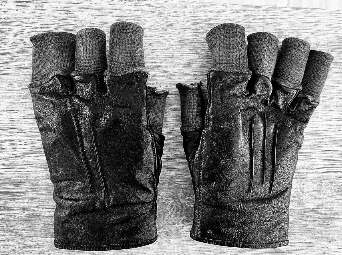 Pre-owned Carol Christian Poell Fingerless Gloves In Black