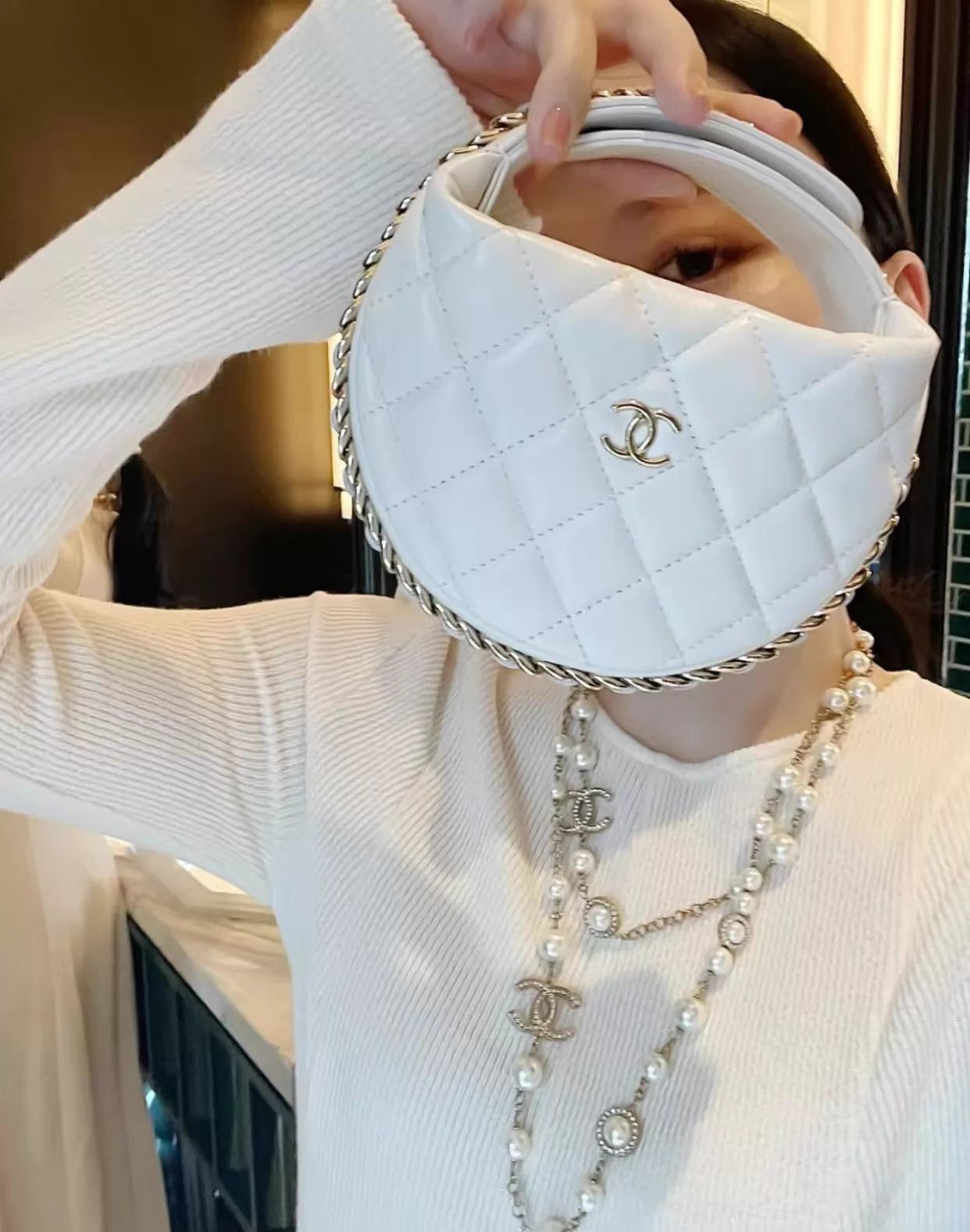Chanel Chanel 23C White Hula Hoop Clutch 16x16 Size ONE SIZE - 2 Thumbnail