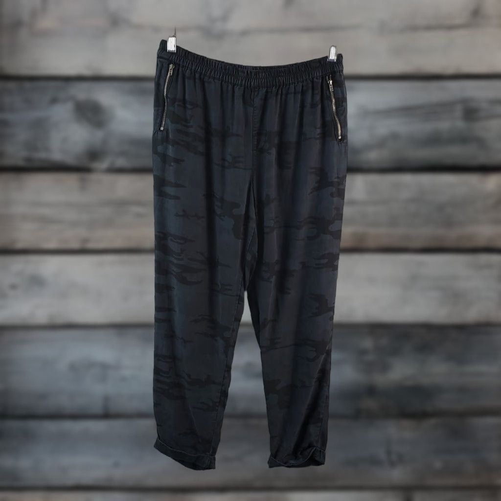 Soft Surroundings Soft Surroundings Womens Rila Weekend Ankle Pants Sz Medium Black Camouflage Pattern, Pull On, Casual, Inseam 26.5 in, Tencel, Regular, Pants, Womens Size 32" / US 10 / IT 46 - 1 Thumbnail
