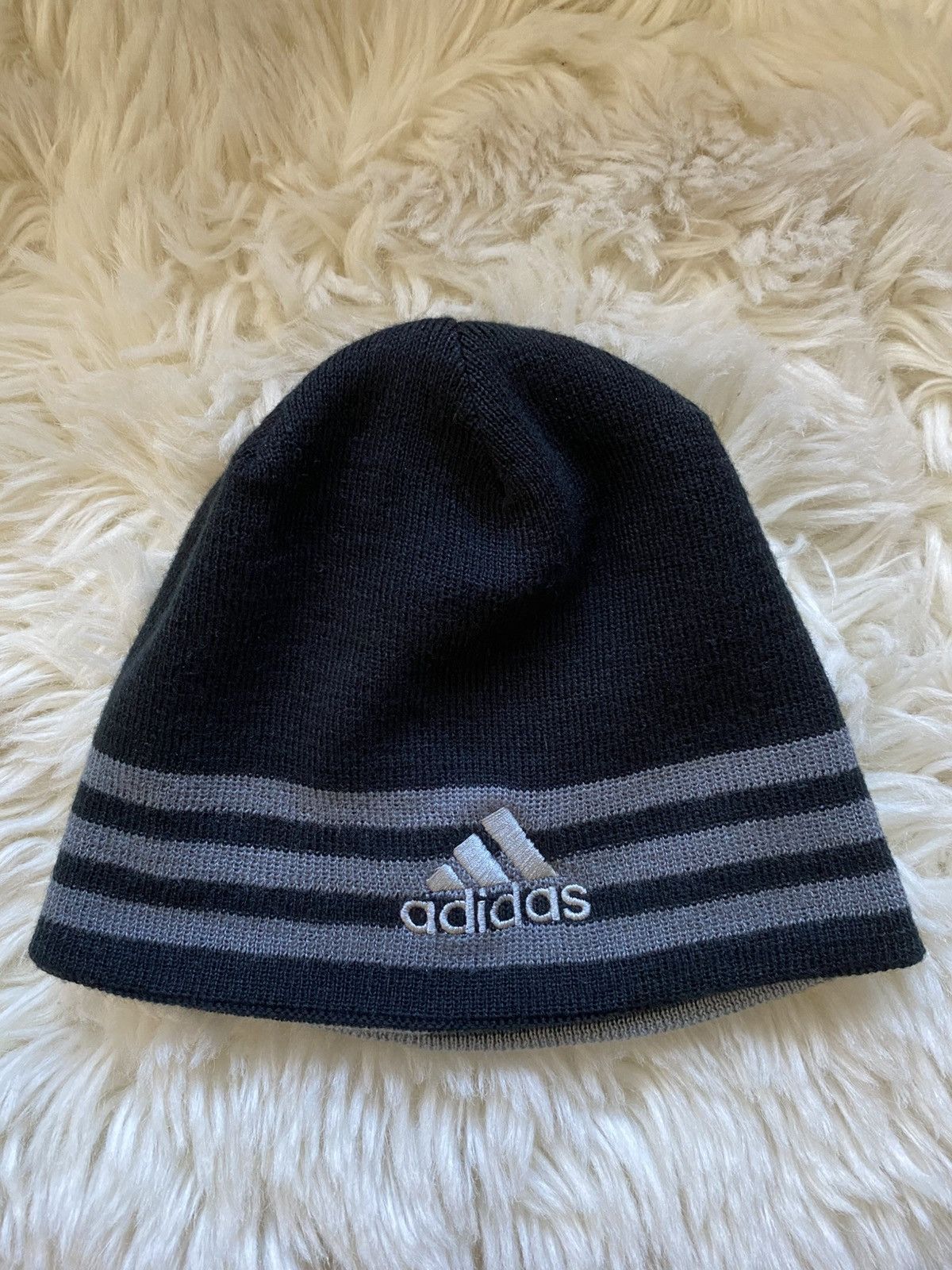 Adidas Vintage Reversible Adidas Beanie Three Stripe Y2K Size ONE SIZE - 1 Thumbnail