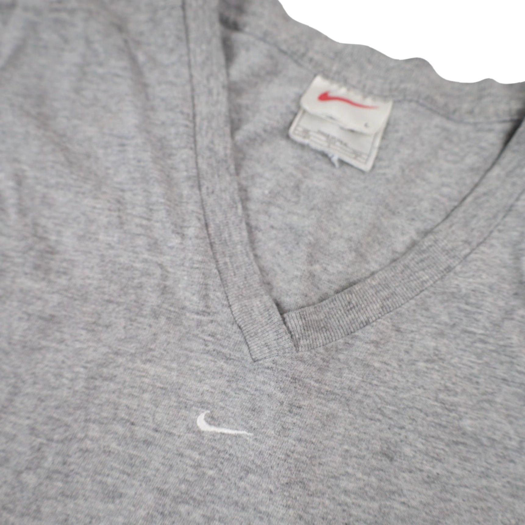 Nike VINTAGE Nike Mens Large Mini Swoosh V Neck T Shirt Gray Shirt Mens Large Gray 90s Size US L / EU 52-54 / 3 - 4 Thumbnail