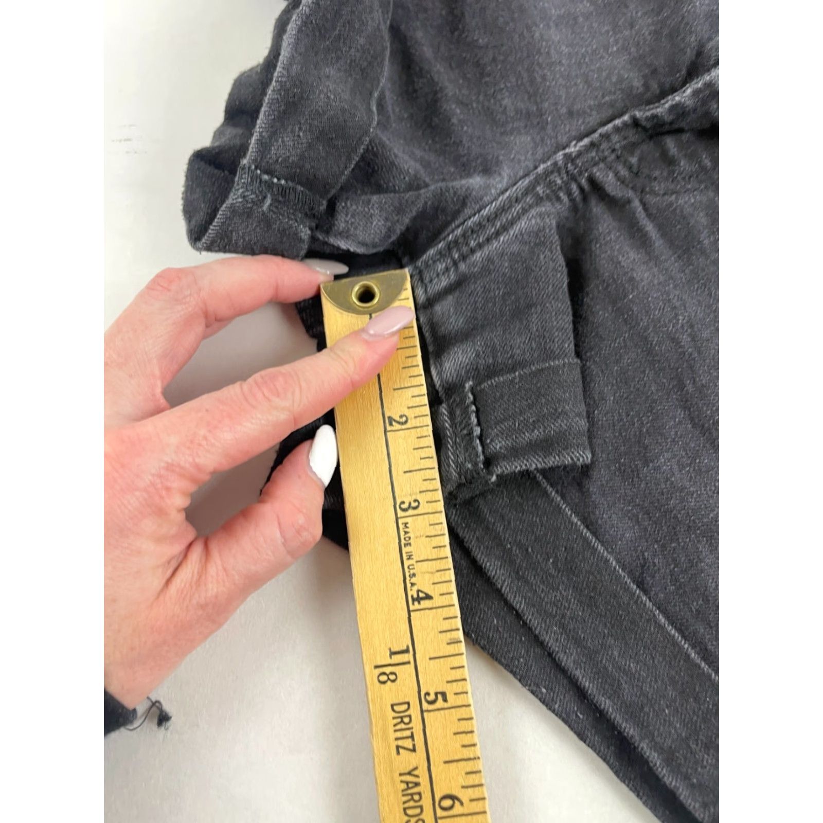Old Navy Old Navy Shorts Women Black Denim Boyfriend Pockets Size 0 3 in Inseam Mid Rise Regular Size 26" / US 2 / IT 38 - 5 Thumbnail