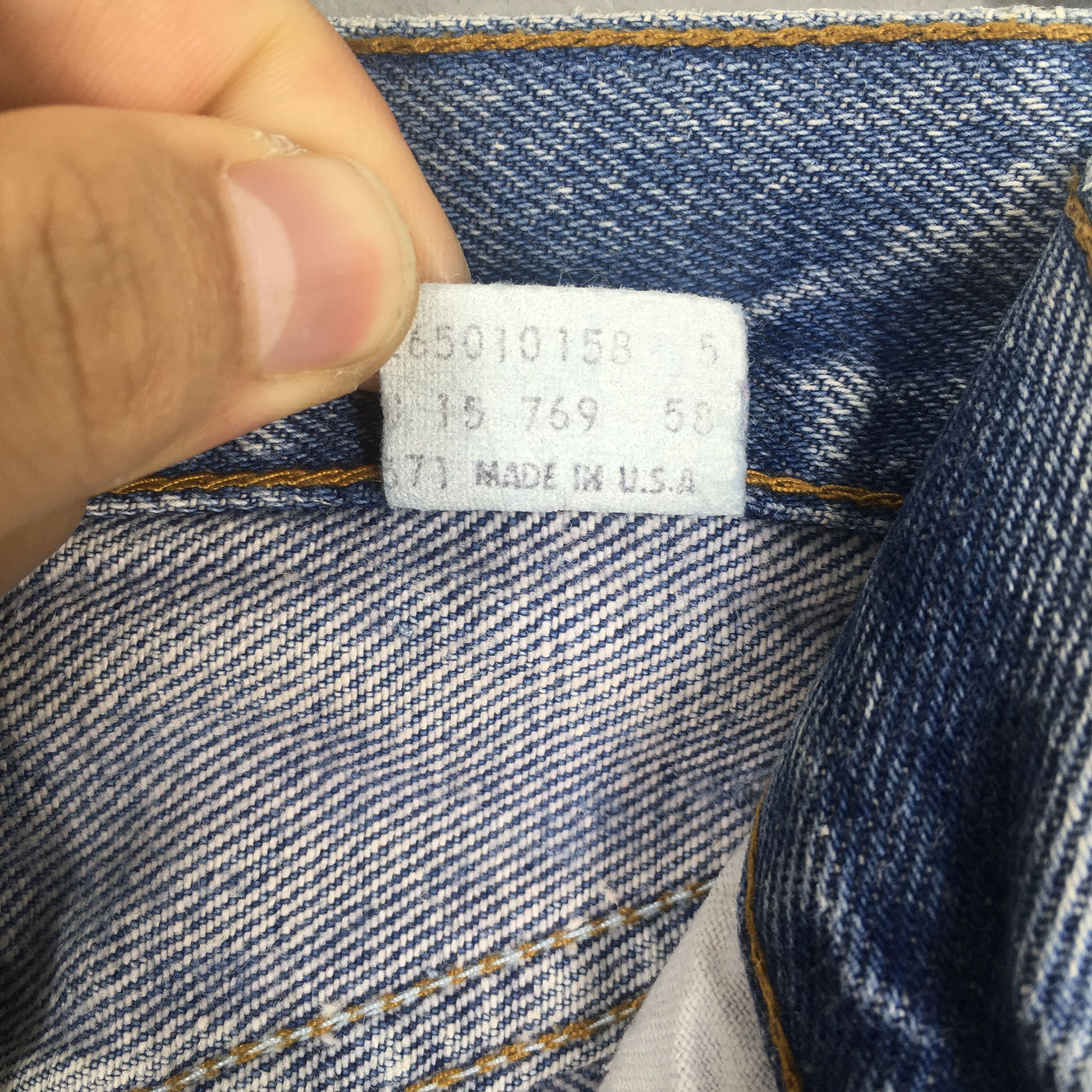 Levi's Size 22x31.5 Vintage 80s Levi's 501 Faded Blue Jeans S737 Size 22" - 9 Thumbnail