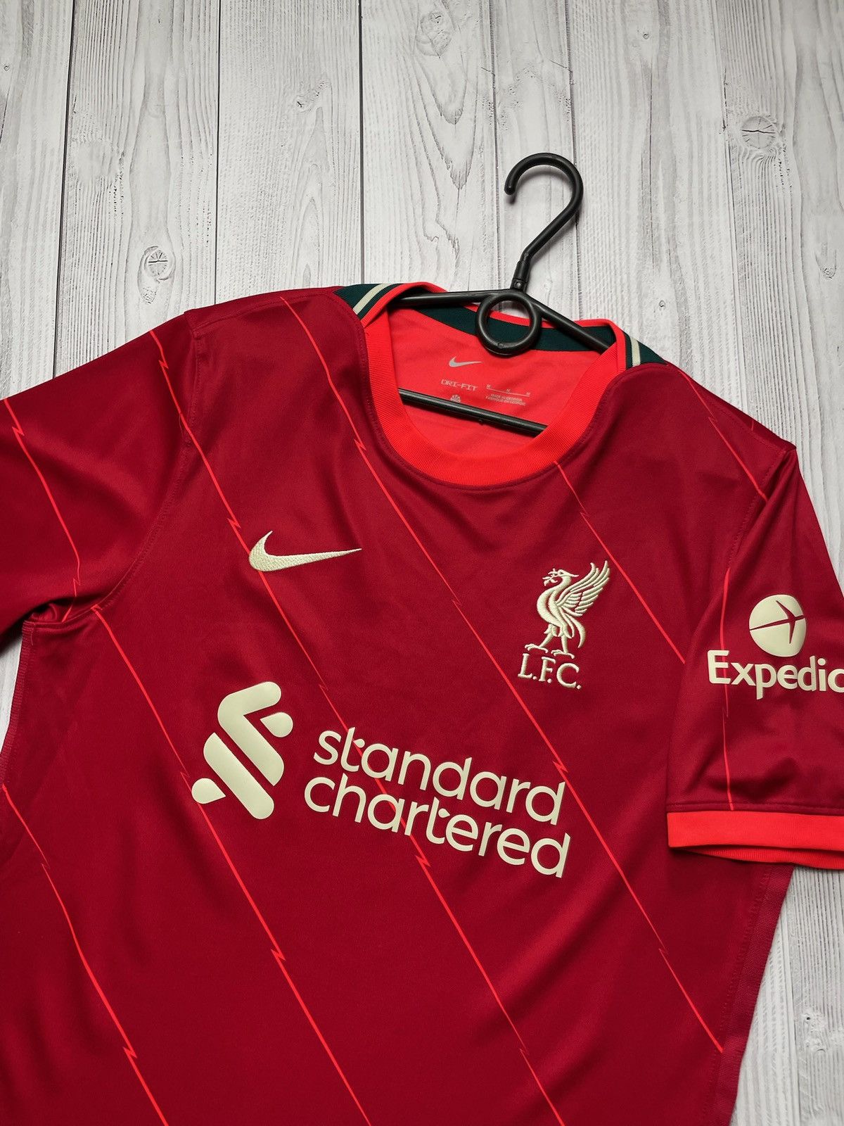 Nike Nike Liverpool soccer jersey size M red Size US M / EU 48-50 / 2 - 2 Thumbnail