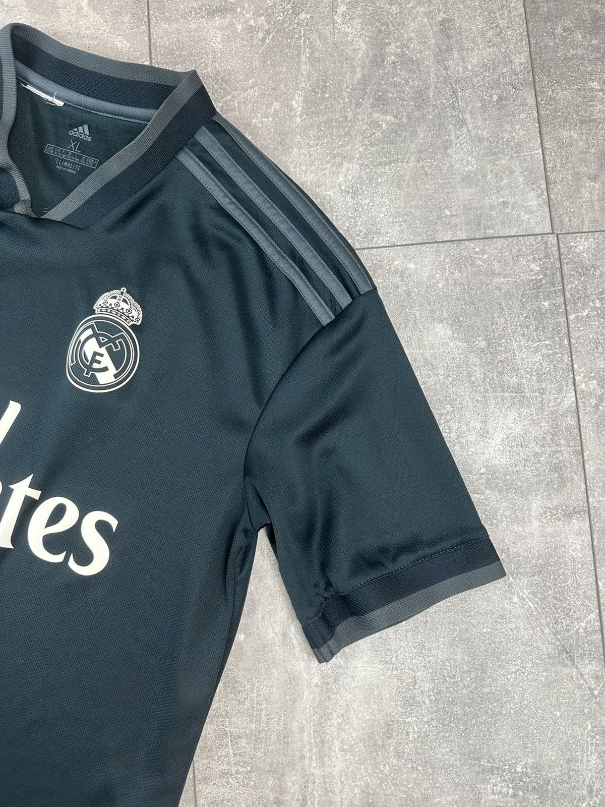 Adidas Adidas Real Madrid FC Away 2018/19 Soccer Football Jersey Size US S / EU 44-46 / 1 - 5 Thumbnail