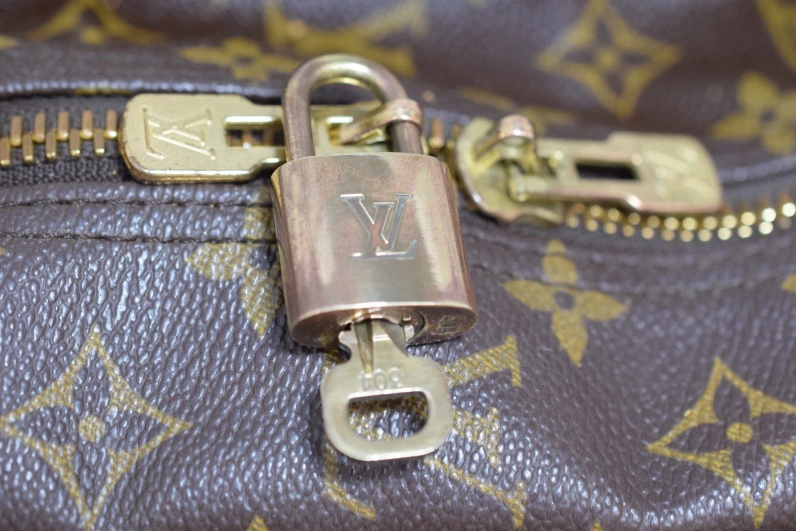 Louis Vuitton Louis Vuitton Sac 54 Heures Monogram Duffel Bag M41383 Size ONE SIZE - 9 Thumbnail