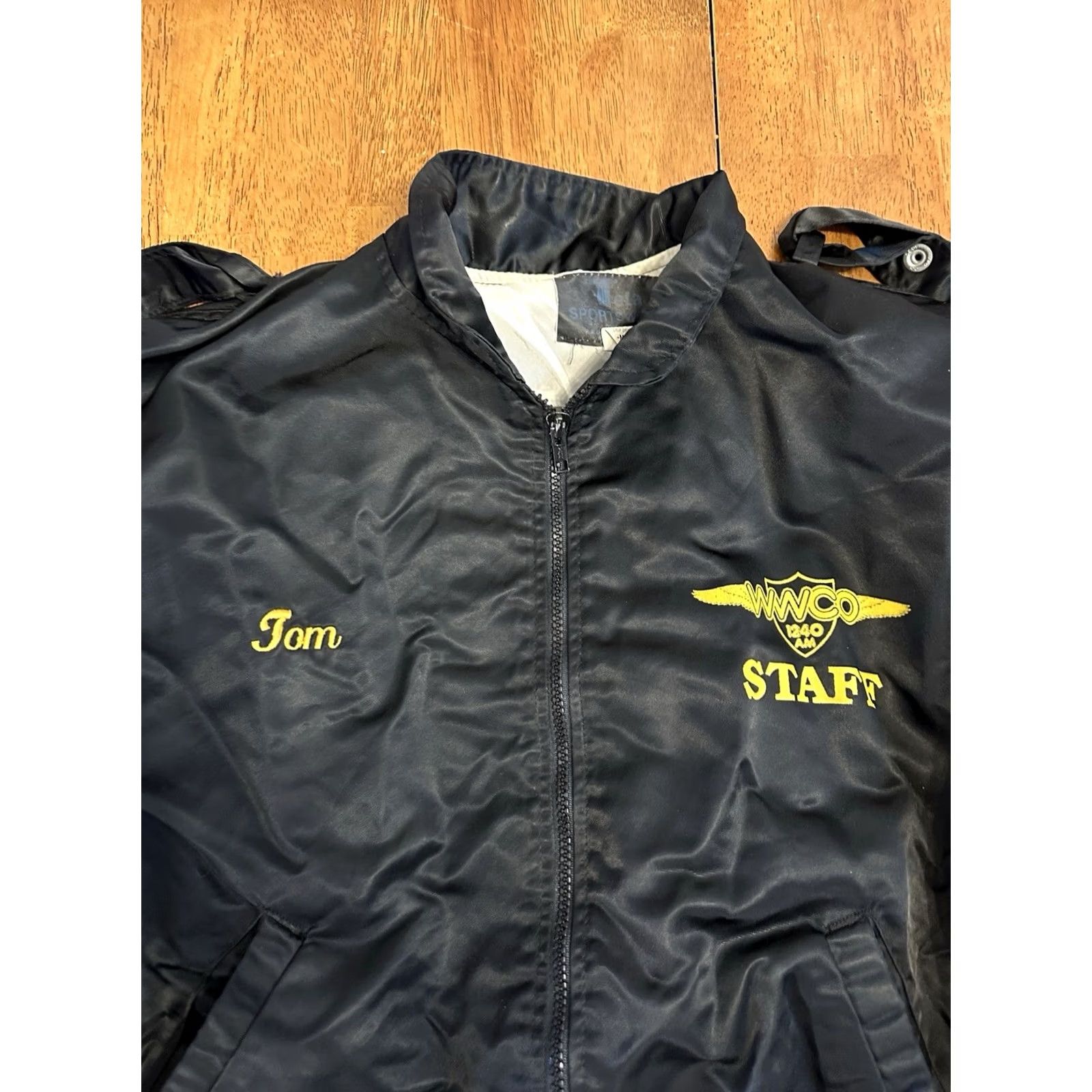 Vintage VINTAGE Bomber Jacket AM Radio Station Sayin Waterbury Air Force 80s Medium Mens Black Swingster Nylon Satin Size US M / EU 48-50 / 2 - 2 Thumbnail