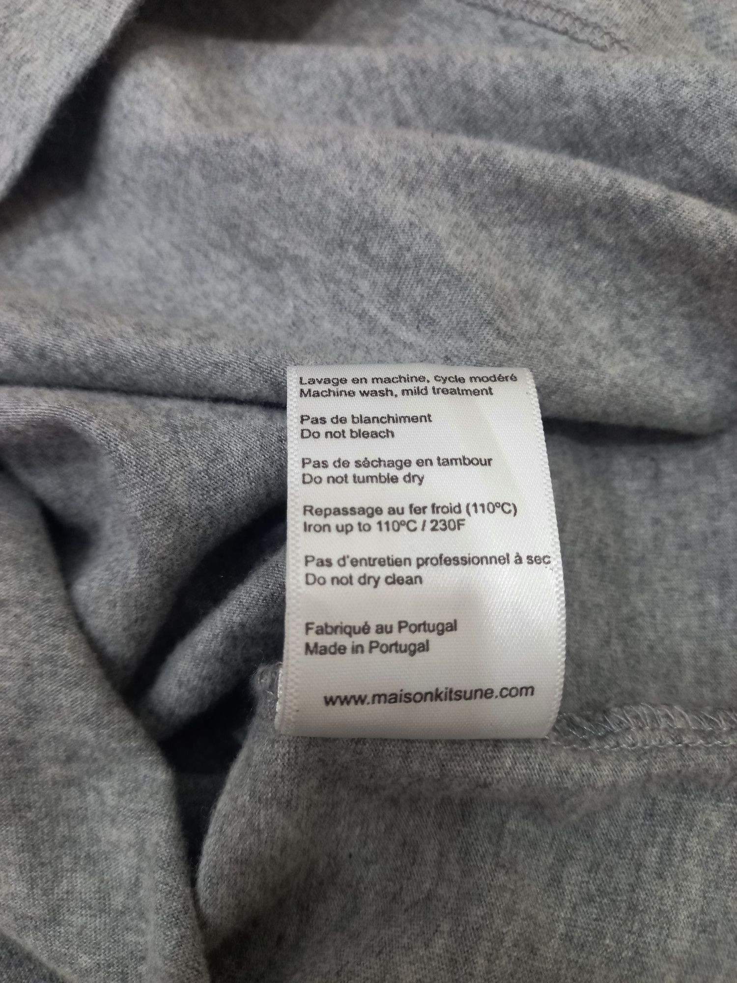 Maison Kitsune Maison Kitsune Made in Portugal Fox Head LS Top Size US L / EU 52-54 / 3 - 5 Thumbnail