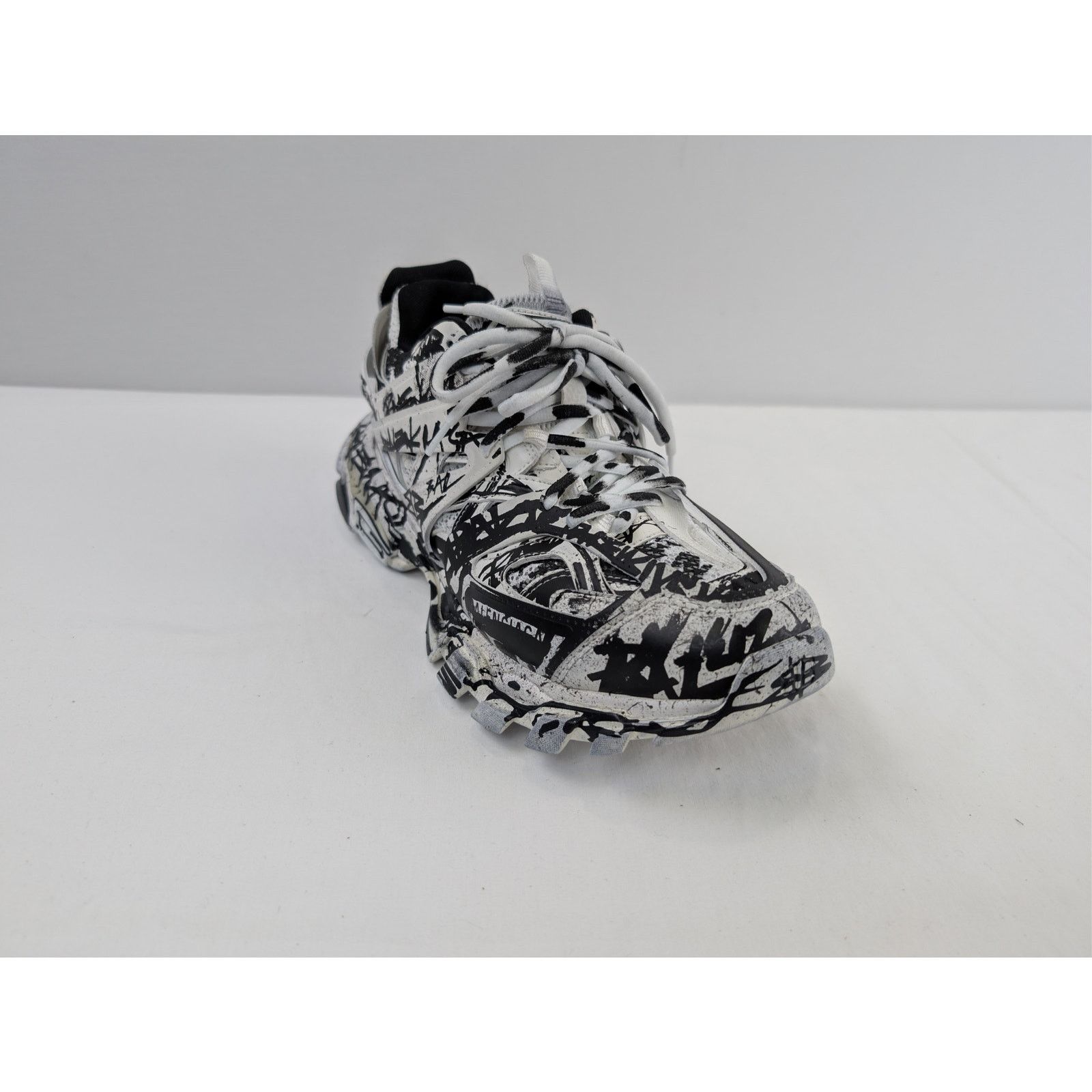 Balenciaga o1rshd1 Graffiti/Dirty/w Track Sneakers in White/Black Size US 12 / EU 45 - 2 Thumbnail