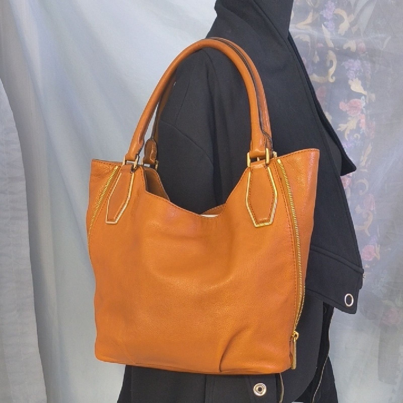 Michael Kors Michael Kors Brown Leather Handbag Size ONE SIZE - 10 Thumbnail