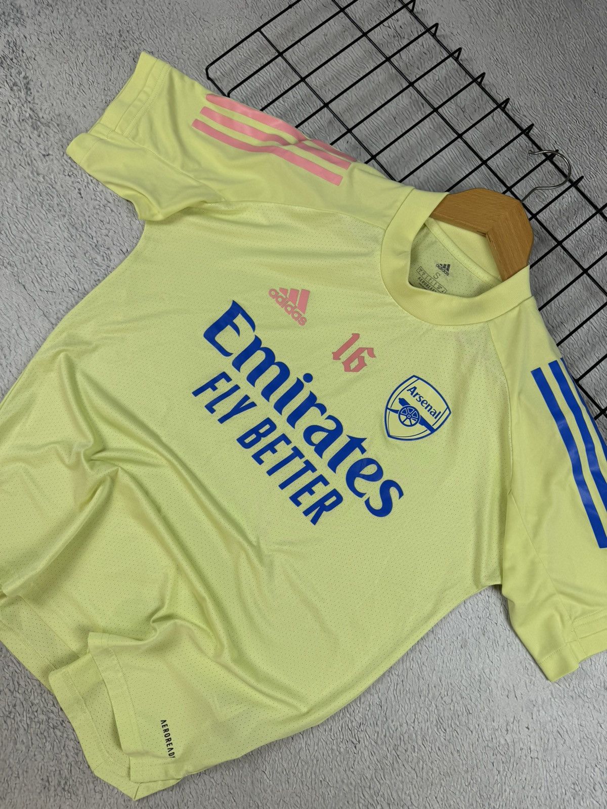 Adidas × Vintage Vintage Arsenal 2020 Adidas Pre match Jersey Blokcore S sz Size US S / EU 44-46 / 1 - 3 Thumbnail