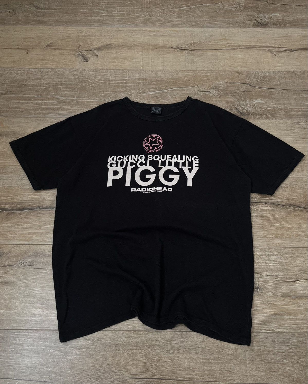 Band Tees RADIOHEAD 1997 KICKING SQUEALING GUCCI LITTLE PIGGY T-SHIRT Size US L / EU 52-54 / 3 - 1 Thumbnail