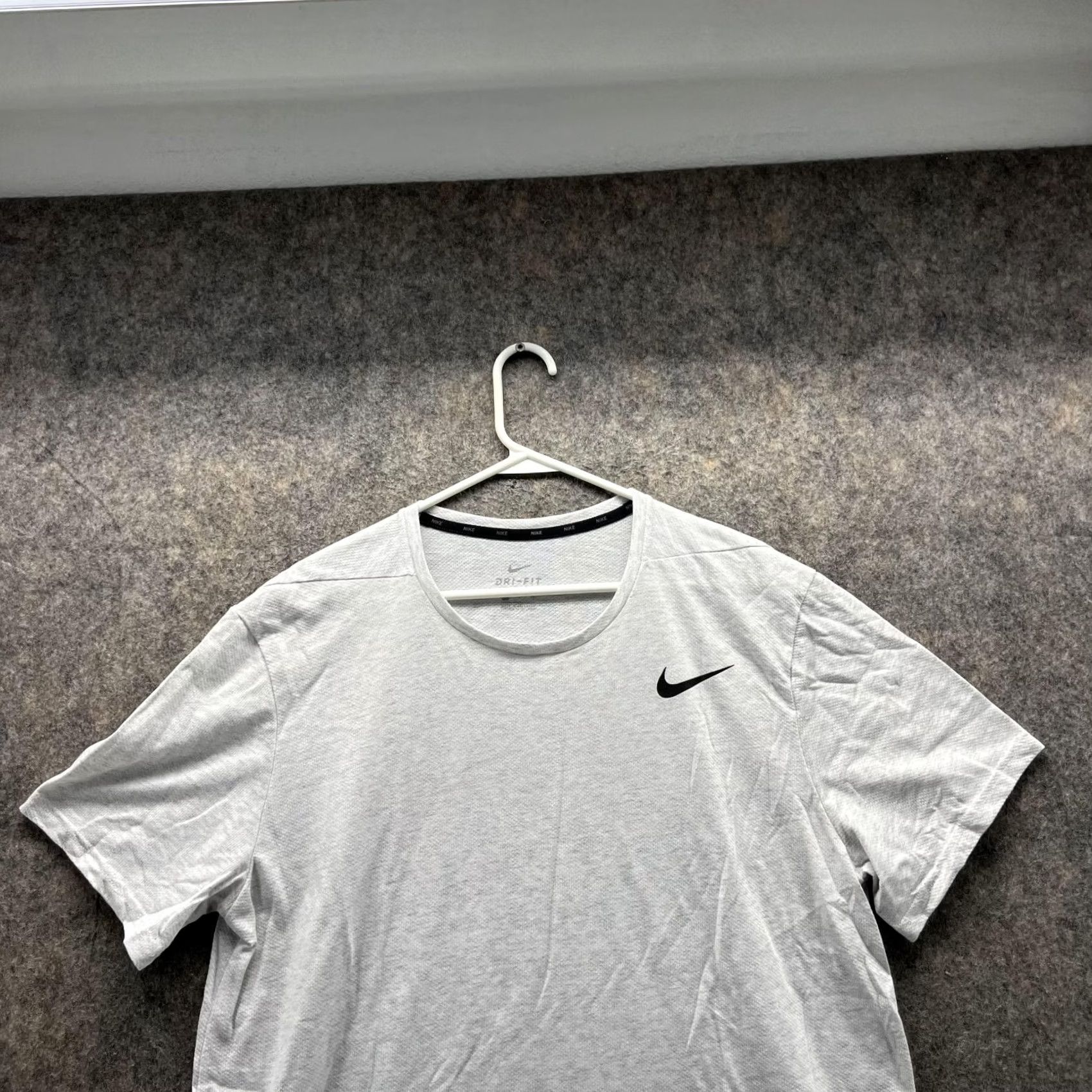 Nike Nike Dri-Fit Shirt Men XL Gray Short Sleeve Crew Neck Logo Nike Dri-Fit T-Shirt Regular Fit All Seasons Adults Size US XL / EU 56 / 4 - 2 Thumbnail