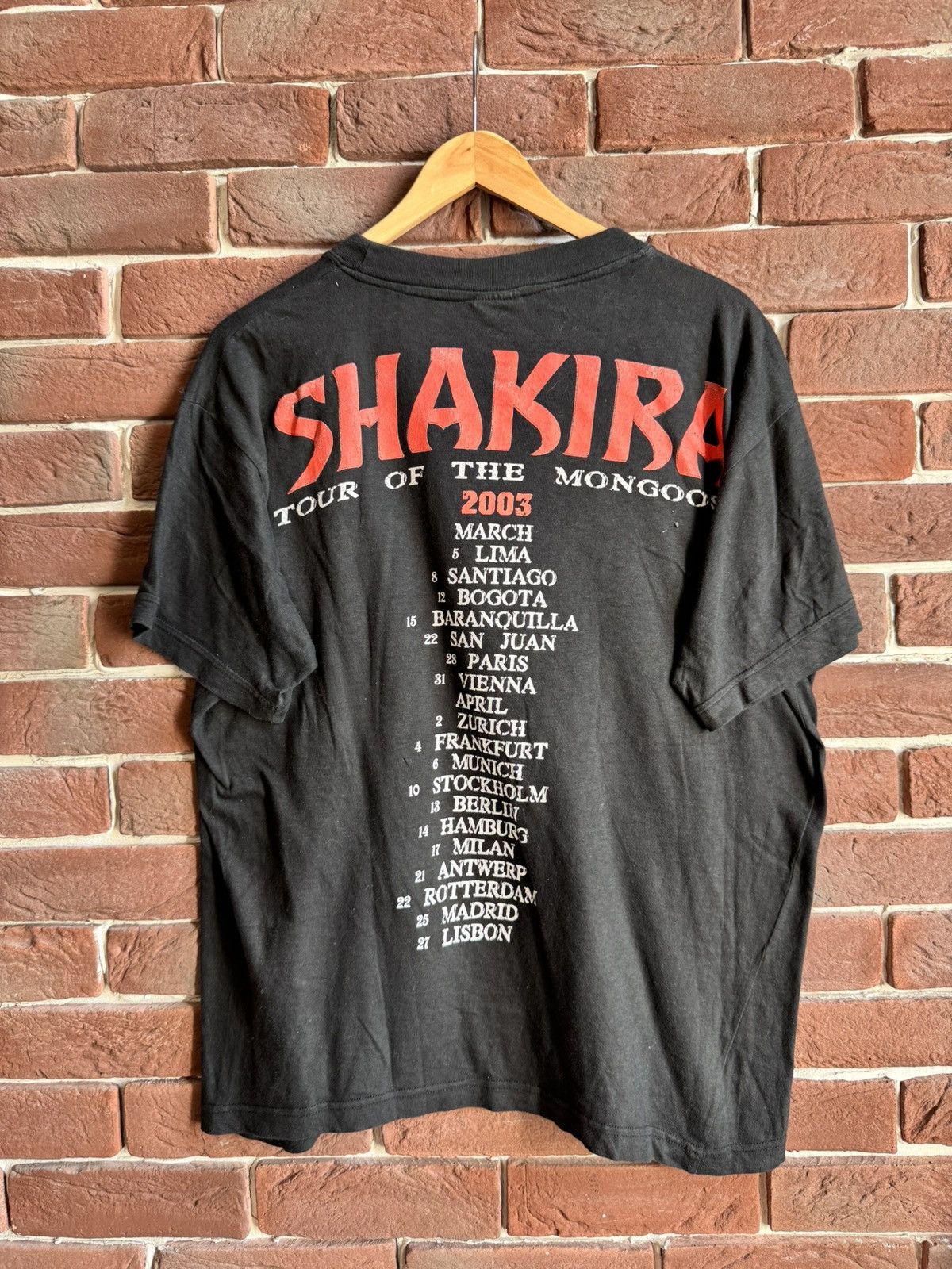 Vintage Vintage 2003 Shakira Tour Of The Mongoose T-Shirt Pop Band Size US L / EU 52-54 / 3 - 2 Thumbnail