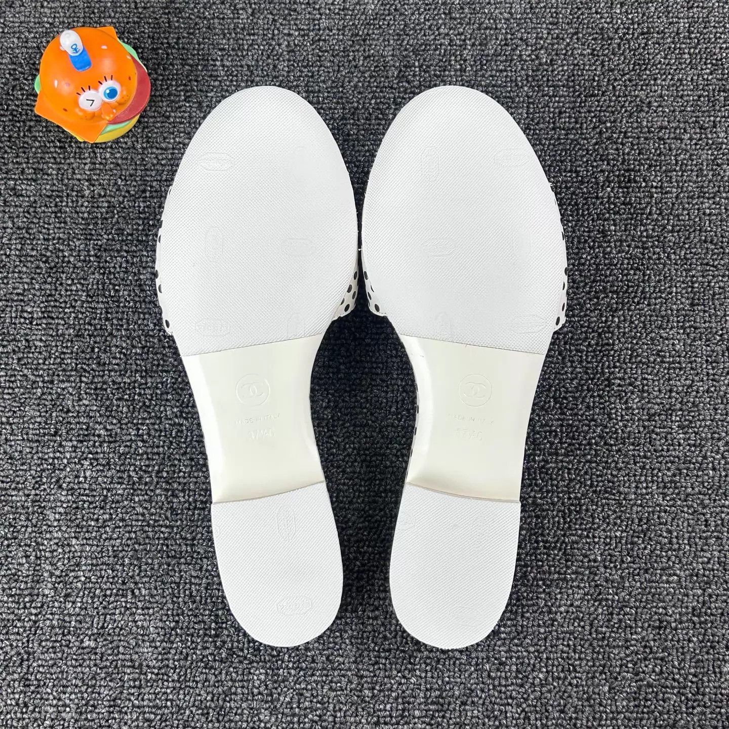 Chanel Chanel White Polka Dot Camellia Slippers 37.5 Size US 7 / IT 37 - 6 Thumbnail
