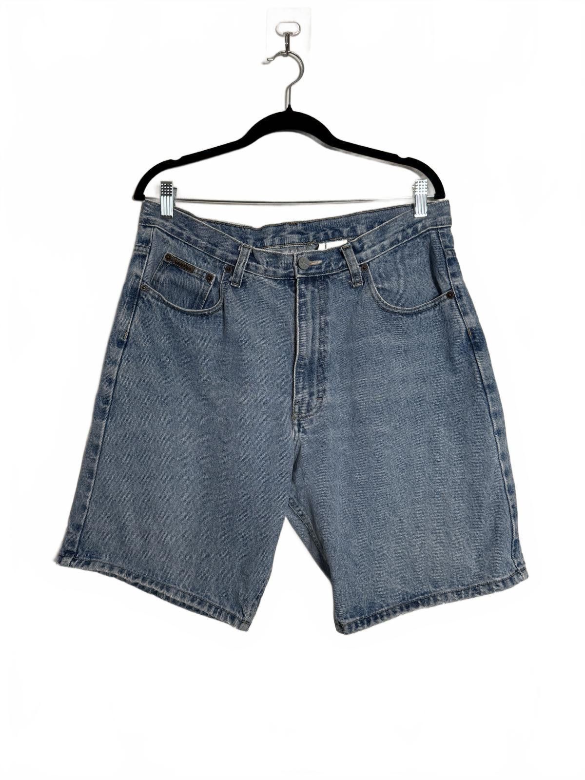 Calvin Klein Vintage Light Blue Denim Shorts Size 34 Made in USA Size US 34 / EU 50 - 1 Thumbnail