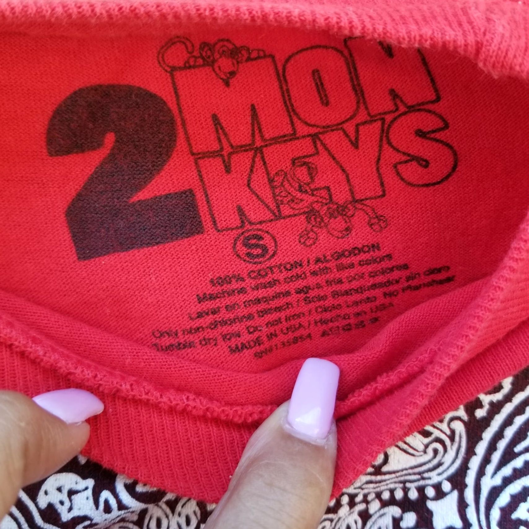 Vintage **Red Crewneck T-Shirt 2 Monkeys Adult Small Bandana Chest** User: **Red Bandana Crewneck T-Shirt 2 Monkeys Adult Small** Size US S / EU 44-46 / 1 - 3 Thumbnail