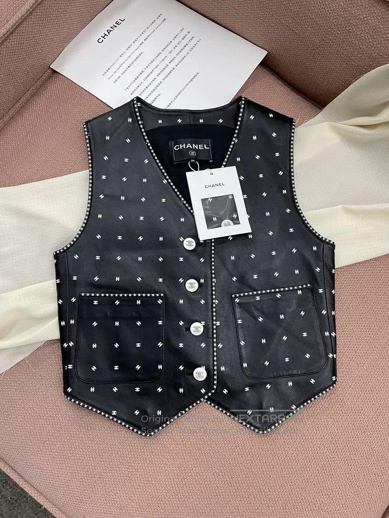 Chanel Chanel Black full logo full double C leather vest jacket Size XXS / US 00 / IT 34 - 1 Thumbnail