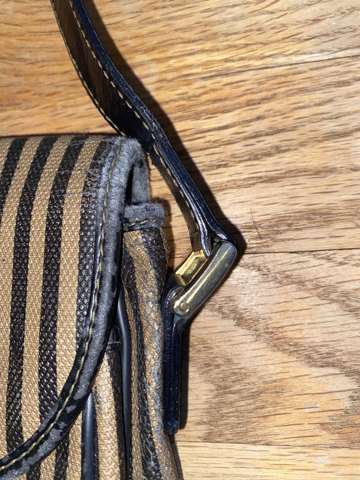 Fendi Authentic Vintage Fendi Purse Size ONE SIZE - 4 Thumbnail