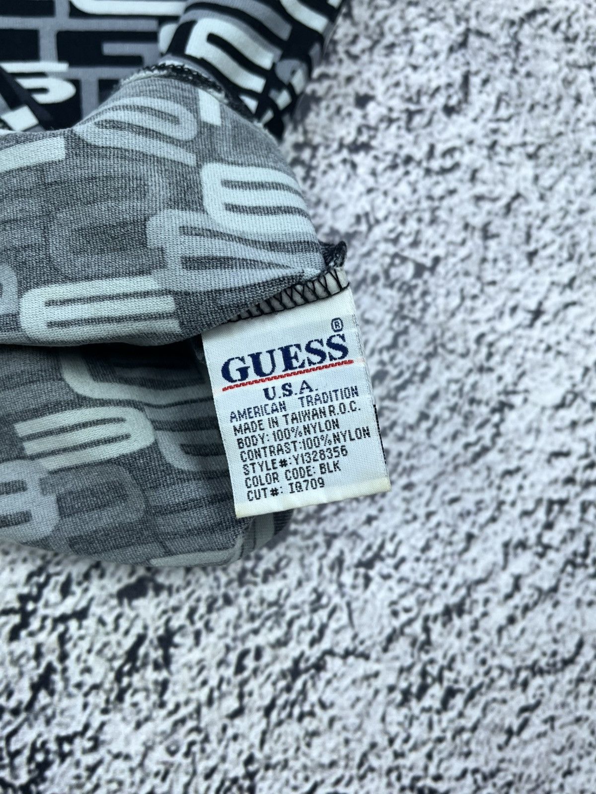 Guess Vintage Guess monogrammed sport tank top size M Size M / US 6-8 / IT 42-44 - 4 Thumbnail