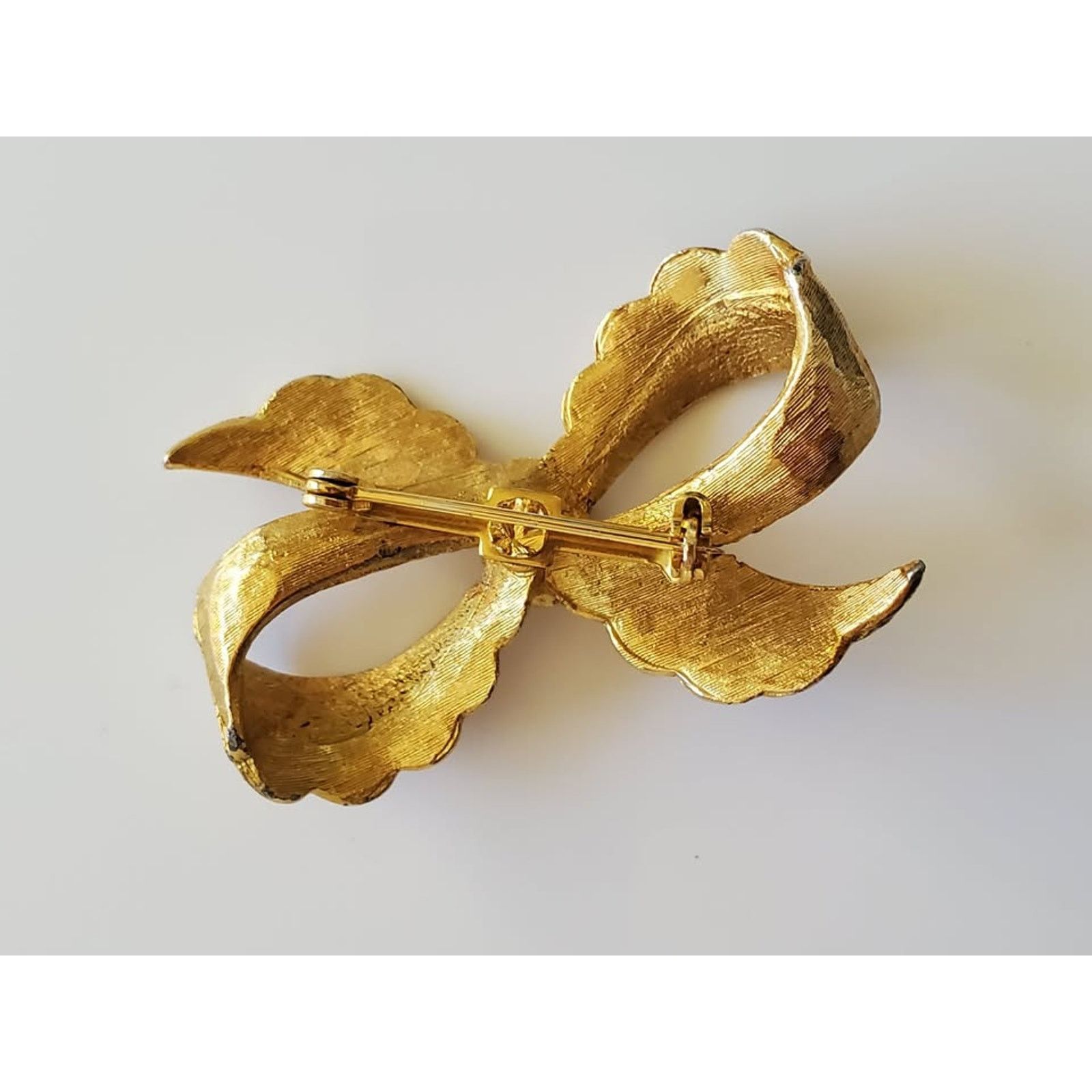 Other Vintage Gold-tone Etched Ribbon with Rhinestone Brooch Size ONE SIZE - 2 Thumbnail