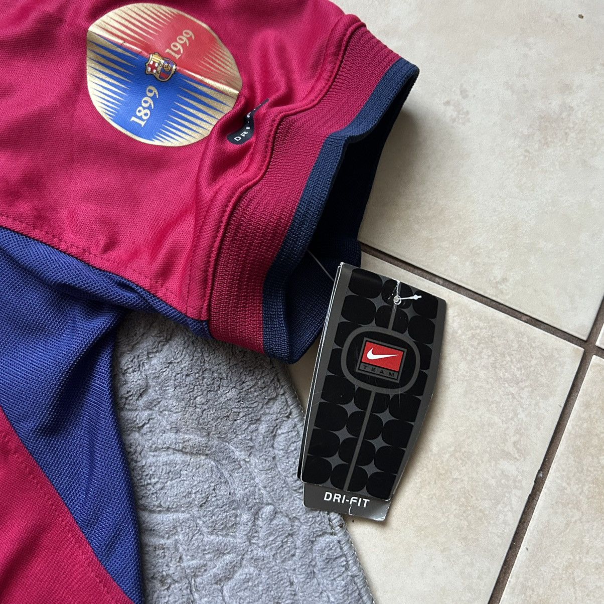 Nike DSWT 00/01 FC Barcelona Nike jersey soccer vintage Size US S / EU 44-46 / 1 - 8 Thumbnail