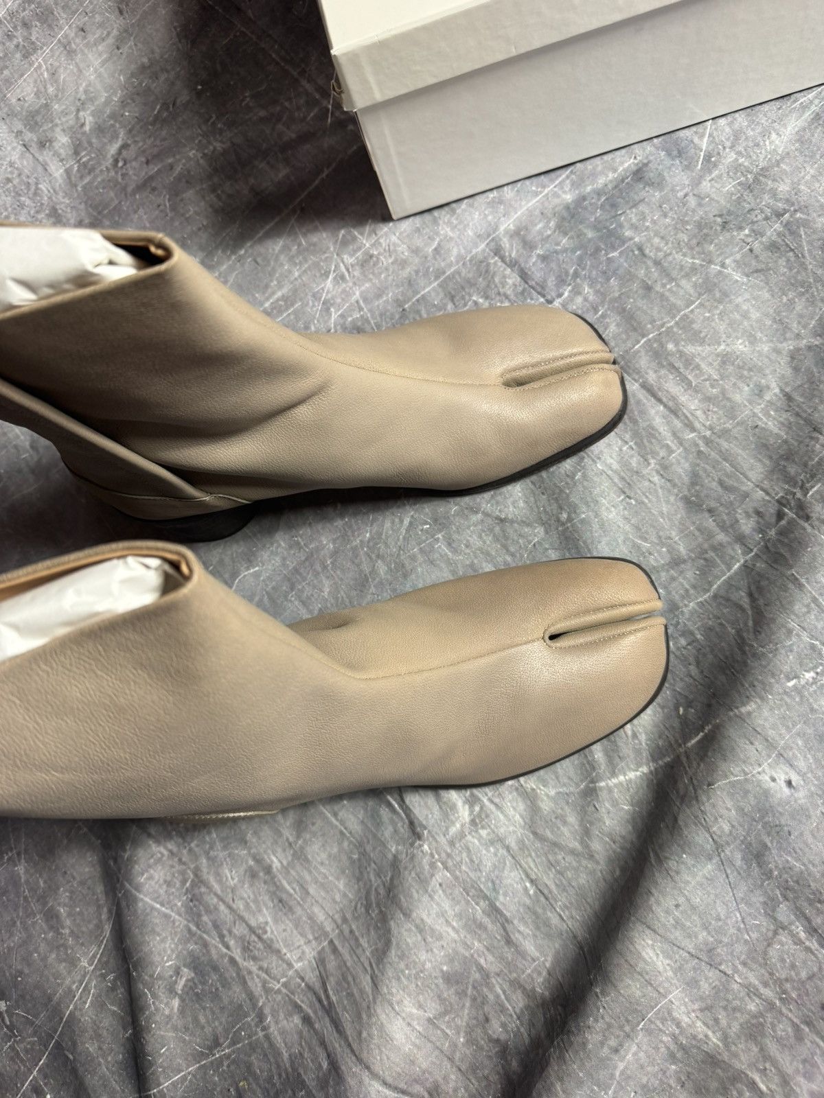 Maison Margiela Maison Margiela Tabi Ankle Boots in Dove Grey Size US 10 / EU 43 - 3 Thumbnail