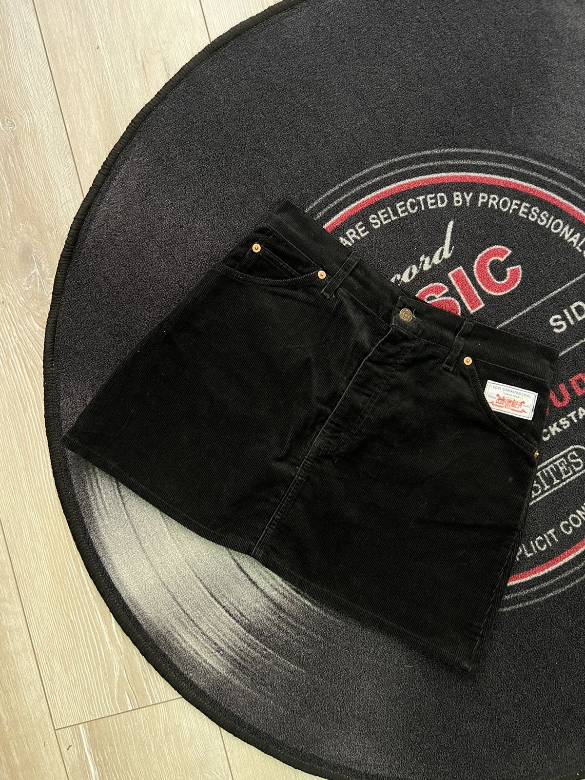 Levi's × Vintage Vintage Levis rare velvet black mini skirt Size 32" / US 10 / IT 46 - 1 Thumbnail