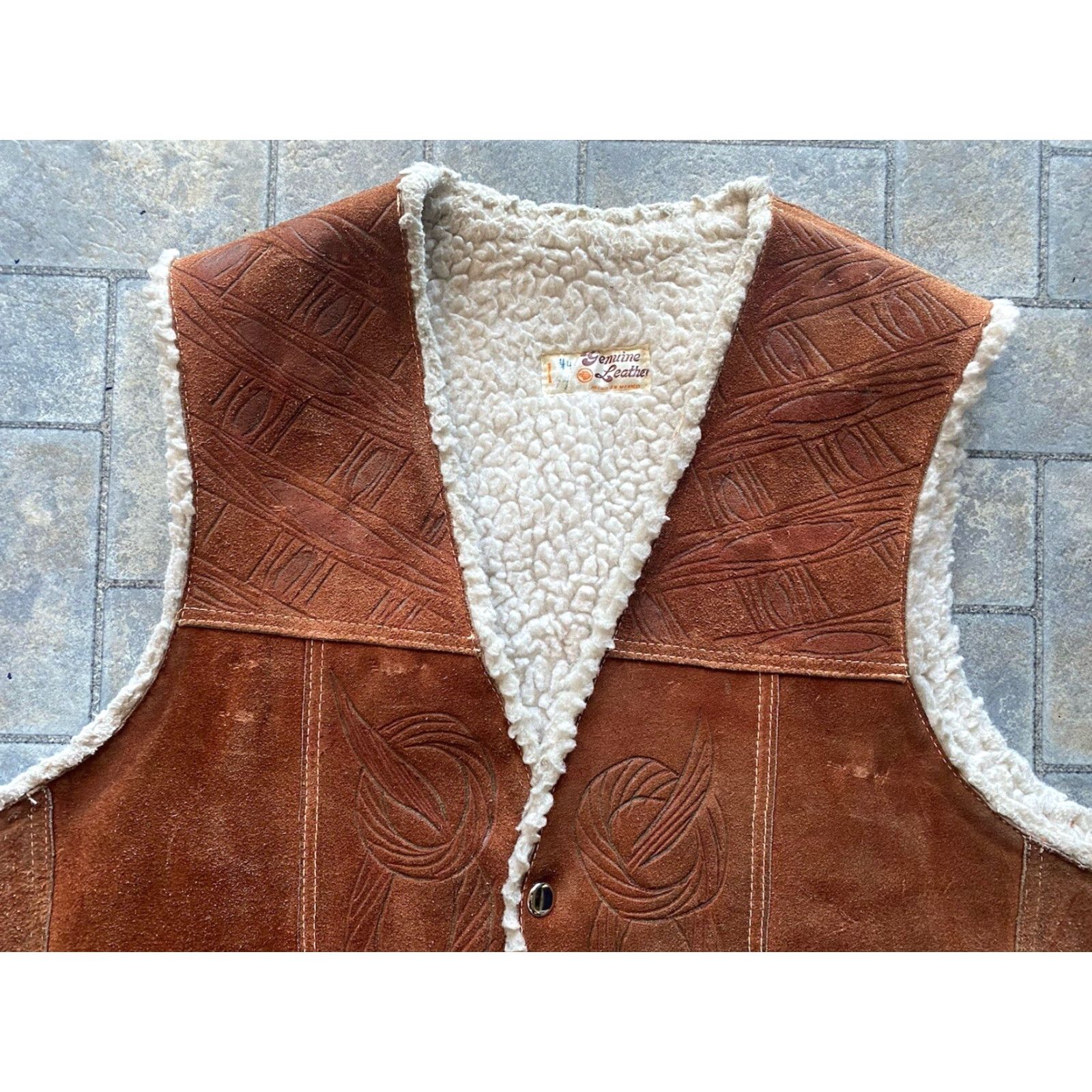 Vintage Hecho En Mexico Pile Genuine Leather Tooled Vest 44 Brown Horseshoe Cactus Bull Mens Vest Brown Size US S / EU 44-46 / 1 - 6 Thumbnail