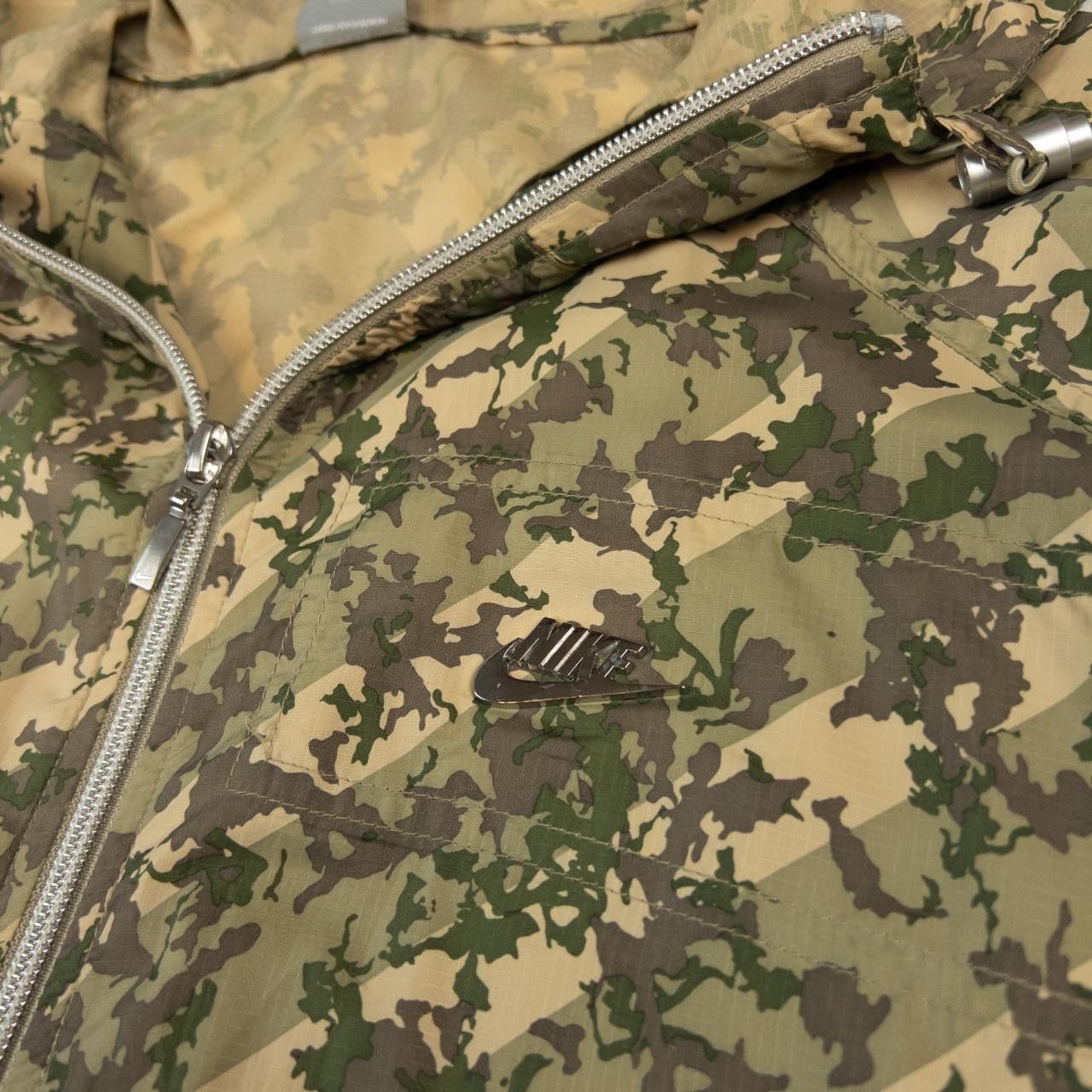 Nike Vintage Nike Camo Zip Up Jacket Size L Size US L / EU 52-54 / 3 - 5 Thumbnail