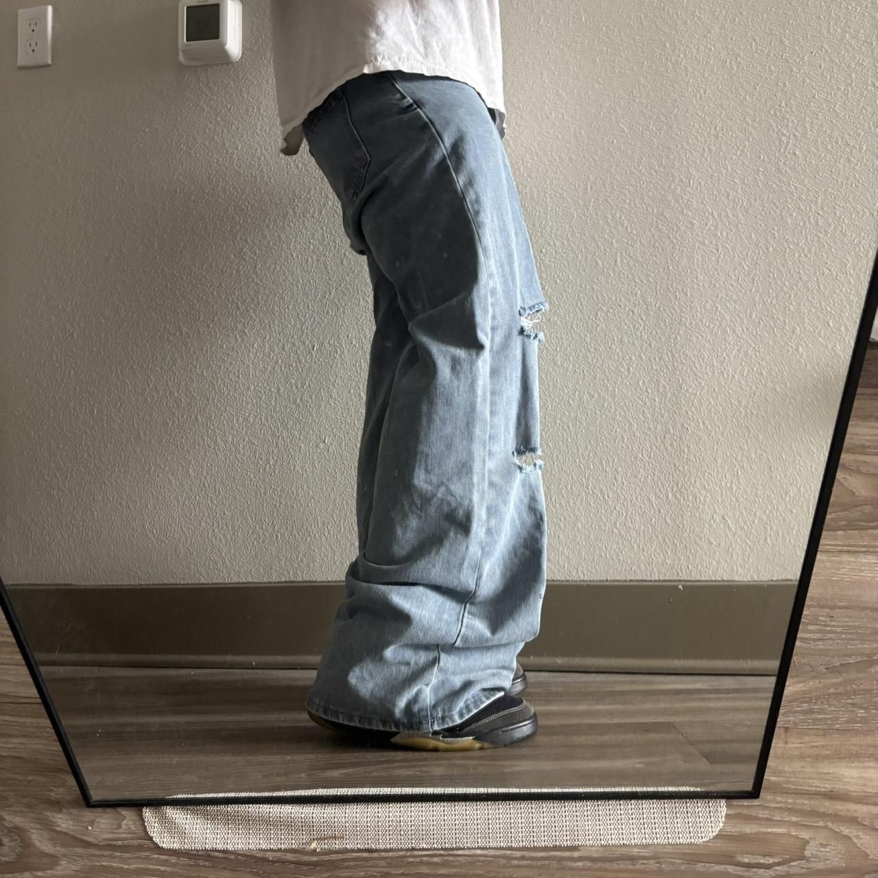 Vintage Crazy Vintage Y2K/2000s Baggy Light Wash Wide Leg Skater Style Denim Jeans! 26x30 Size US 26 / EU 42 - 2 Thumbnail