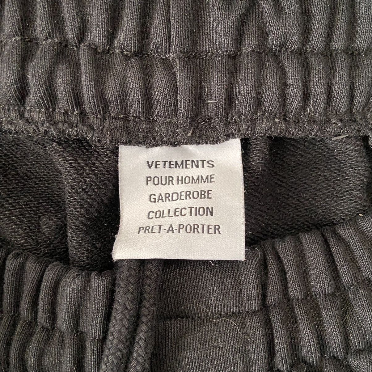 Vetements Vetements Reconstructed Gothic Logo Sweatpants Size US 32 / EU 48 - 3 Thumbnail