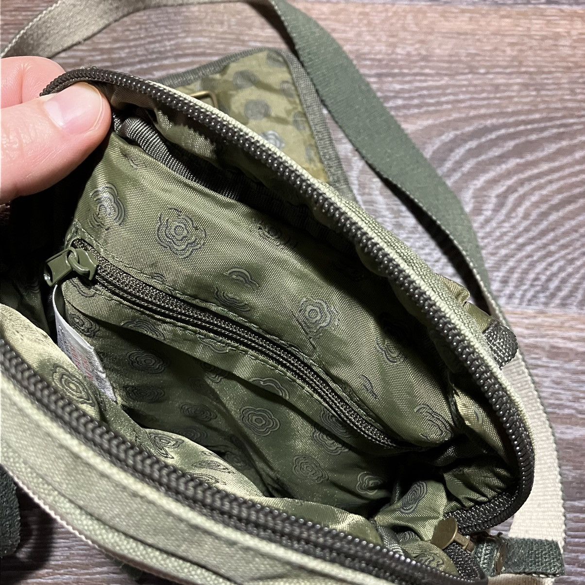 Kickers Y2K Vintage KICKERS Messenger Shoulder Bag Beige Khaki Size ONE SIZE - 16 Thumbnail