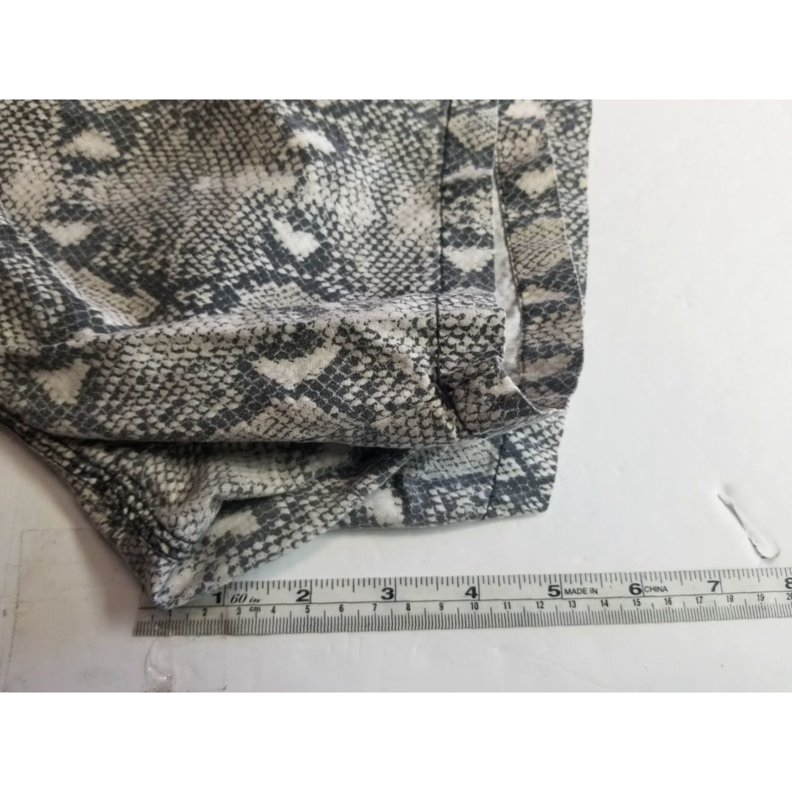 Cotton On VINTAGE Cotton On Beach Short Mens XL Gray 100% Cotton Drawstring Pockets Lightweight Breathable Lined Moisture Wicking Casual Outdoor Short Size US 36 / EU 52 - 4 Thumbnail
