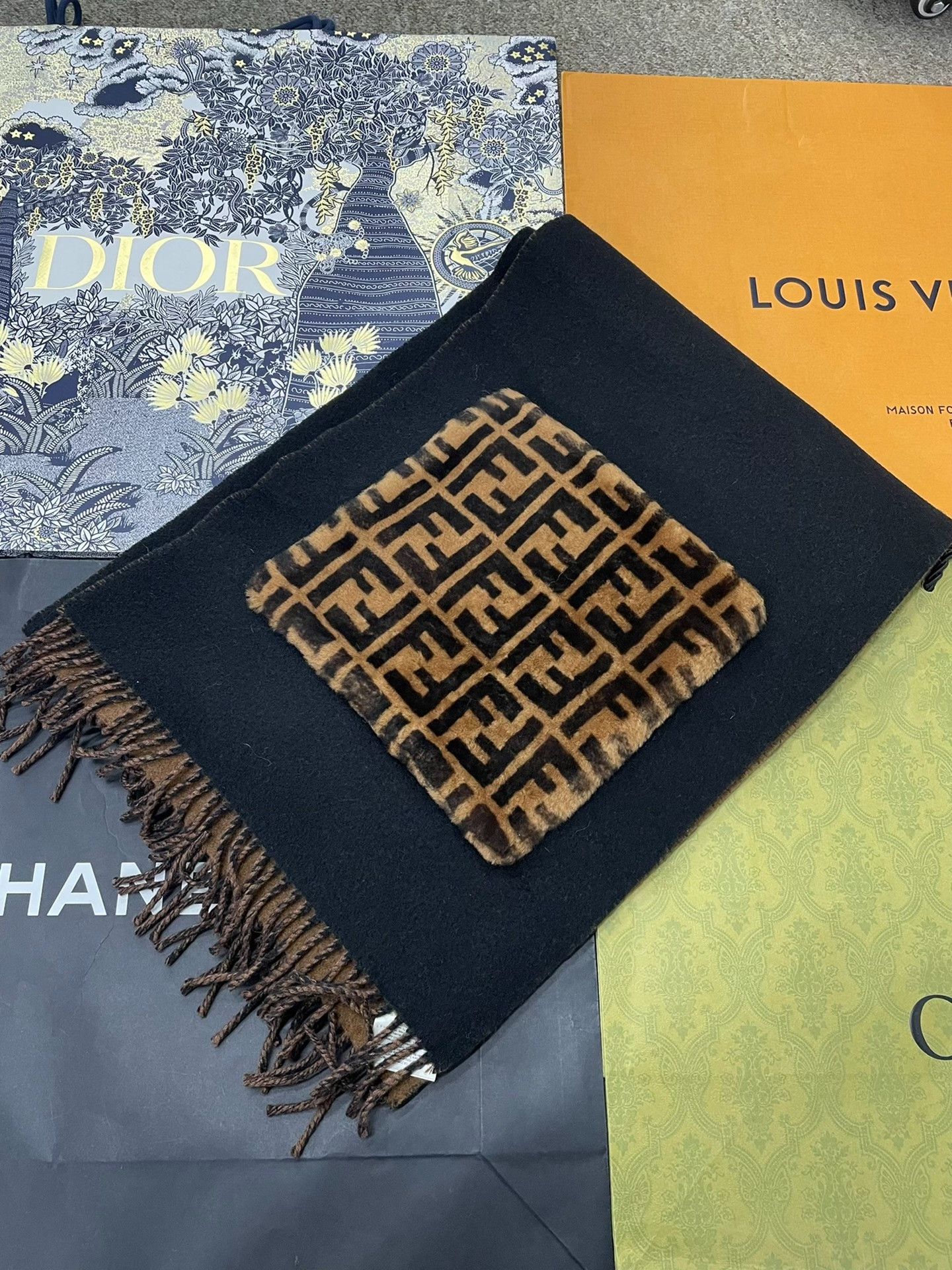 Fendi Fendi Autumn/Winter Monogram Pocket Scarf Size ONE SIZE - 1 Thumbnail