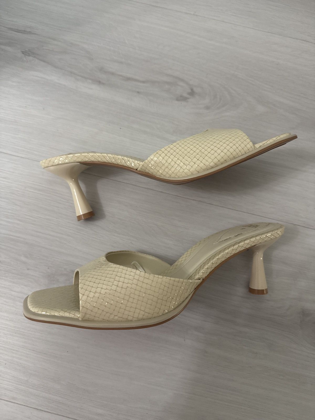 Zara Zara Women's Cream Snake Skin Sandals Size 37 Size US 6.5 / IT 36.5 - 4 Thumbnail