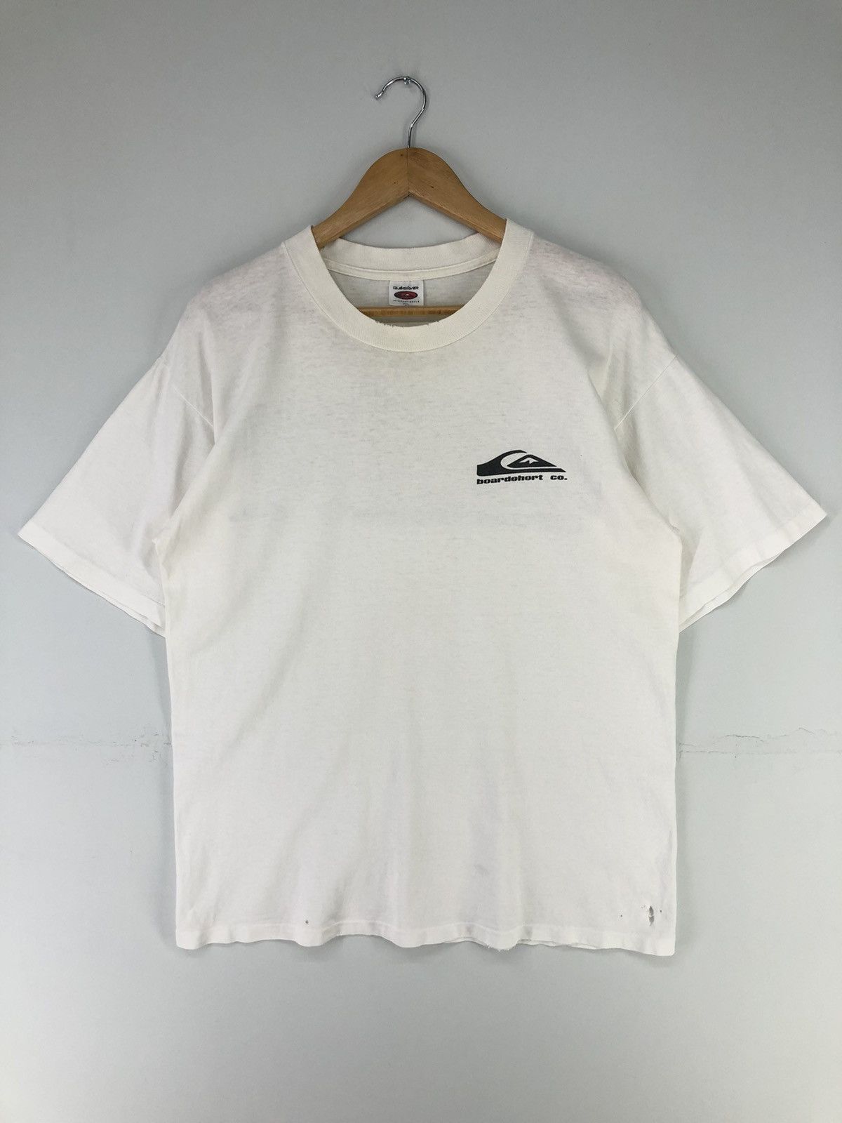 Quiksilver Vintage Quiksilver Big Spellout Distressed Tshirt Size US L / EU 52-54 / 3 - 1 Thumbnail