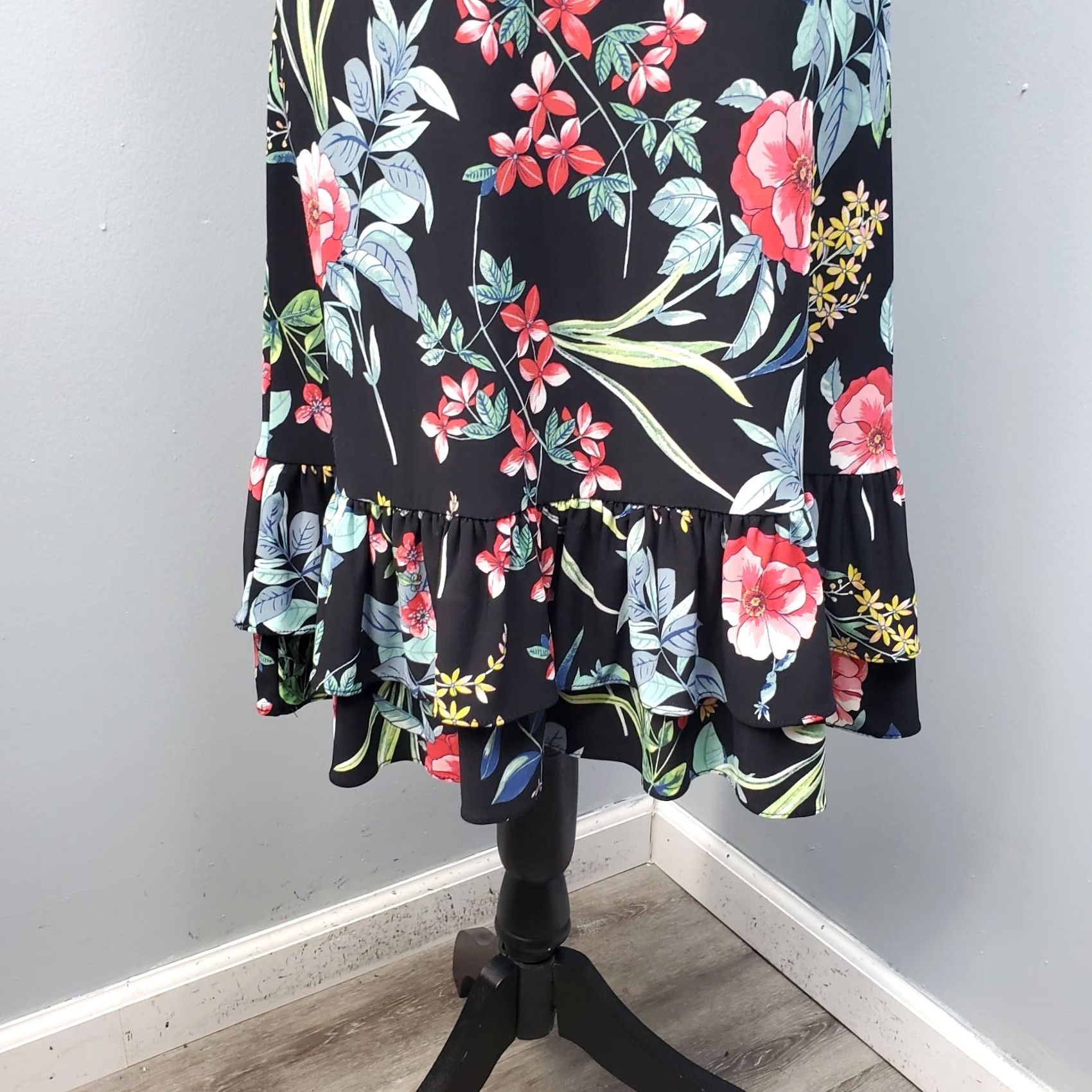 Tommy Hilfiger Tommy Hilfiger Tank Dress Womens Size 10 Multicolor Floral Overlay Sleeveless Ruffle Hem Dress Size L / US 10 / IT 46 - 4 Thumbnail