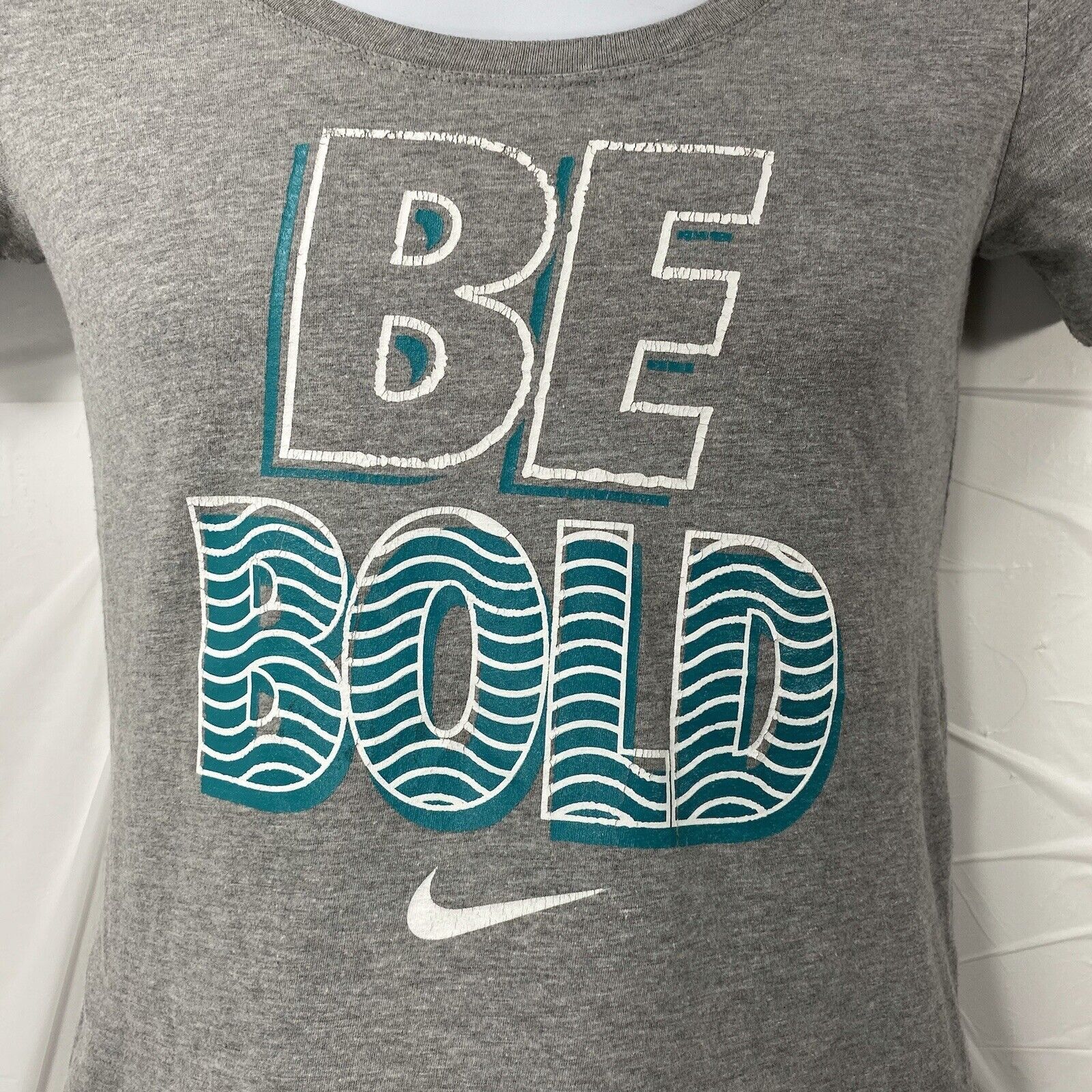 Nike Nike Small Athletic Cut "Be Bold" Gray Graphic T Shirt Size S / US 4 / IT 40 - 4 Thumbnail
