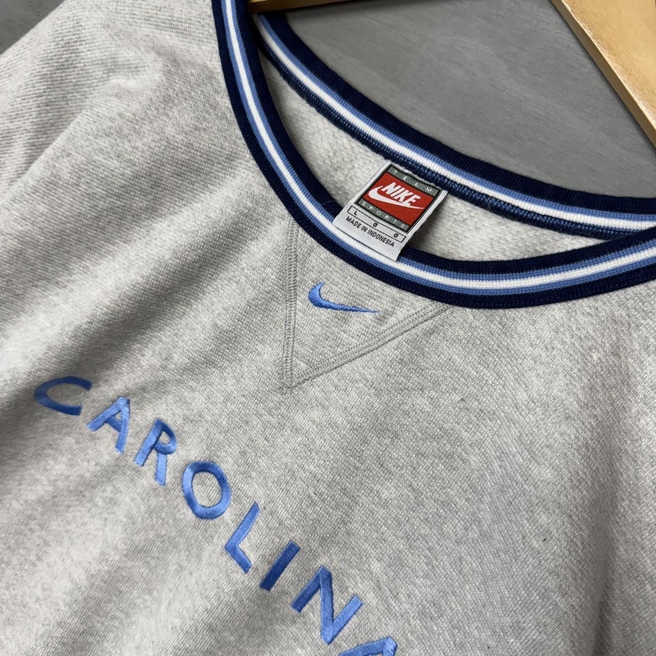 Nike Nike North Carolina Tar Heels Center Sweatshirt Size Large Size US L / EU 52-54 / 3 - 3 Thumbnail