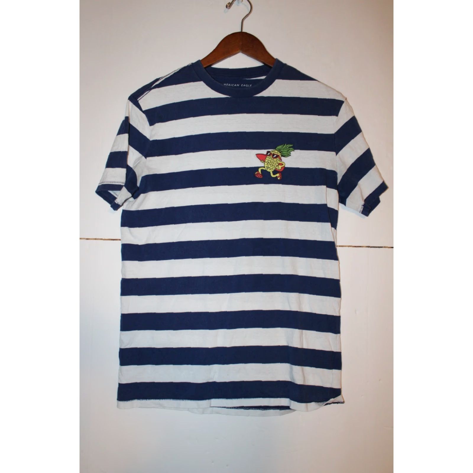 American Eagle Outfitters American Eagle Outfitters T-Shirt Short Sleeve Crew Neck Blue White Striped Pineapple Embroidered Surfer Men S Regular Cotton Vintage Not Size US S / EU 44-46 / 1 - 6 Thumbnail