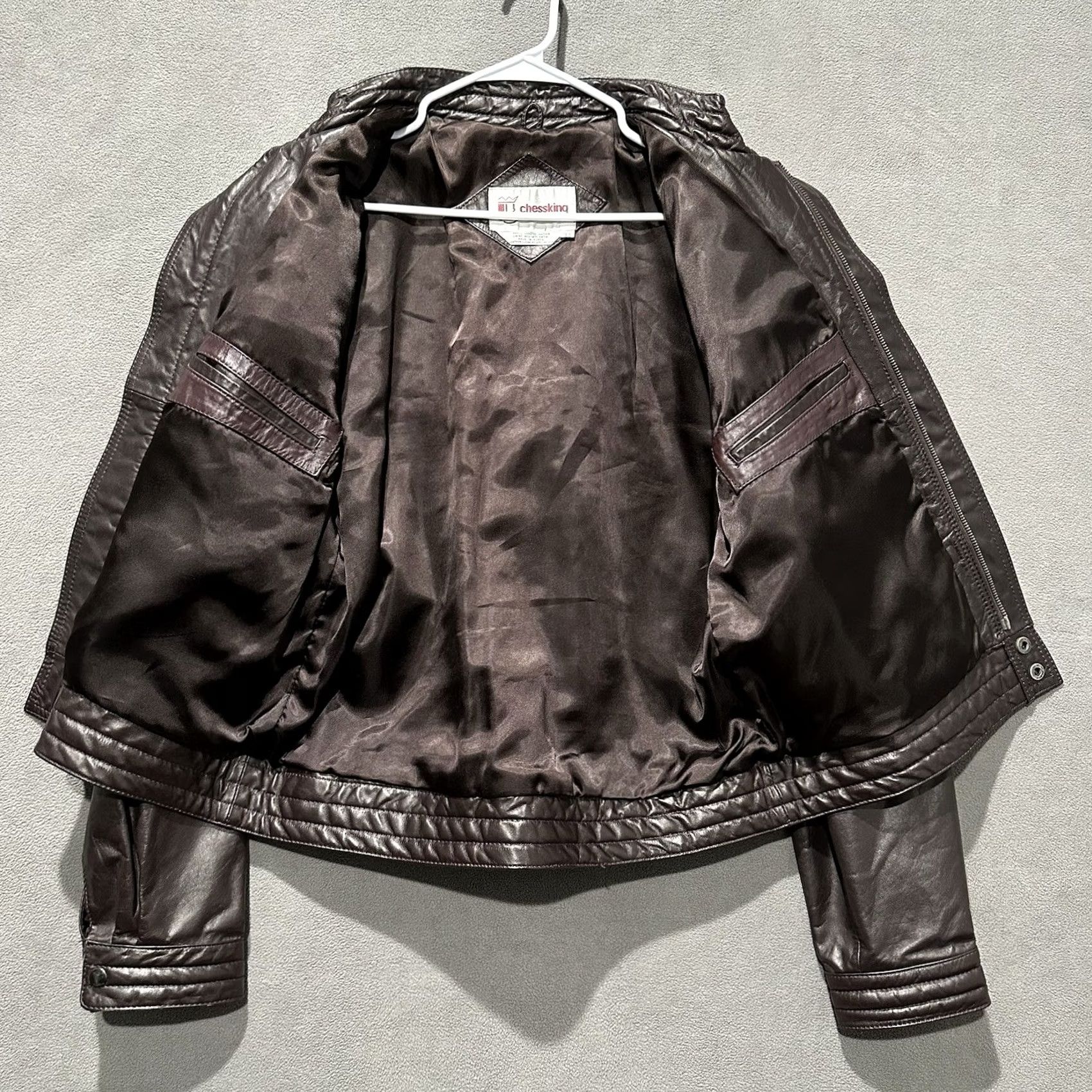 Vintage VINTAGE Chess King Leather Jacket Mens 44 Brown Bomber Cafe Racer Biker GUC Shirt Mens 44 Brown 90s Themes Mens Size US S / EU 44-46 / 1 - 3 Thumbnail