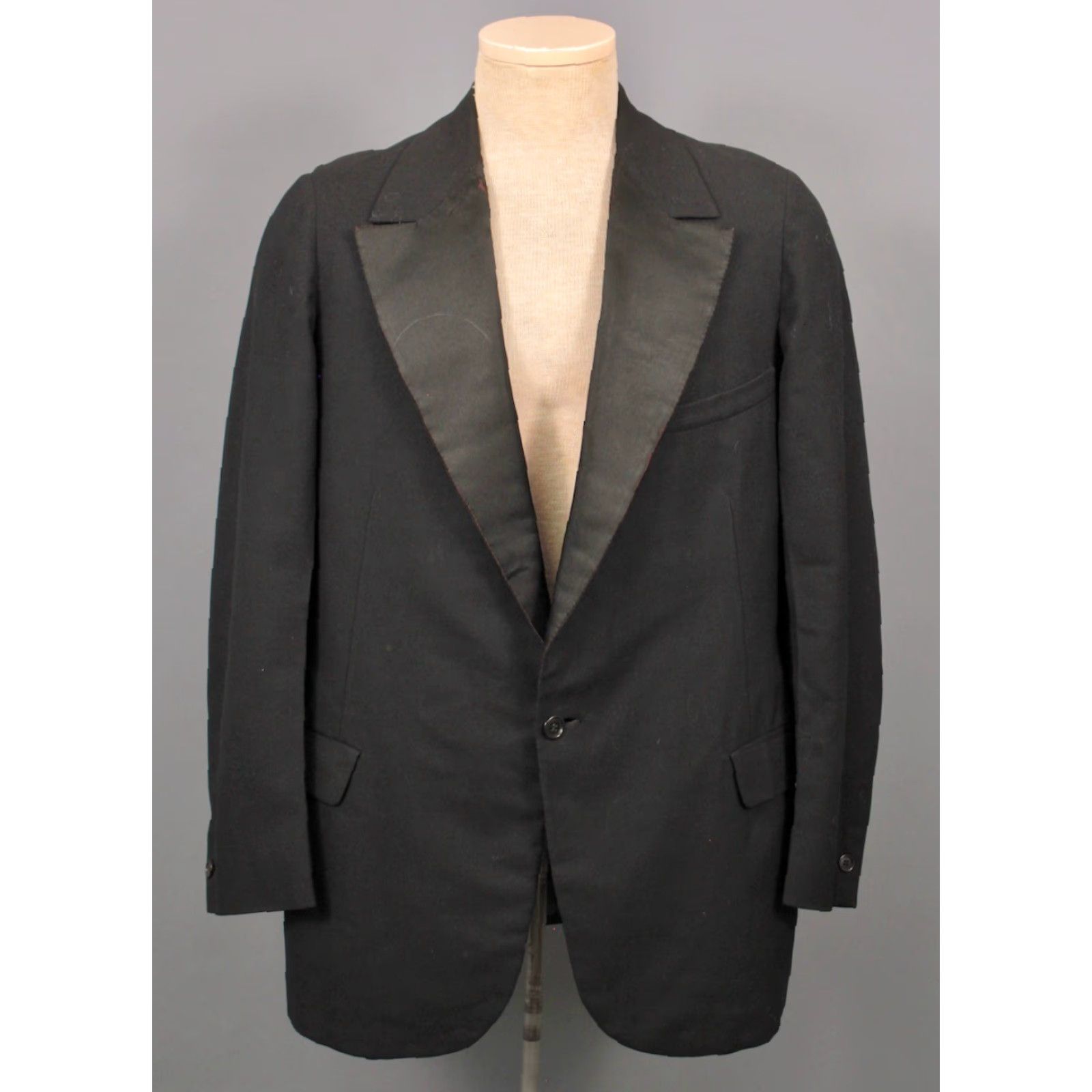 Vintage VINTAGE Men's 1920s-30s Tuxedo Suit Black Wool 2 PC Jacket Pants Sz M 1925 NRA Label, Button Fly, 2 Piece, Vintage Look Mens Size 40R - 3 Thumbnail